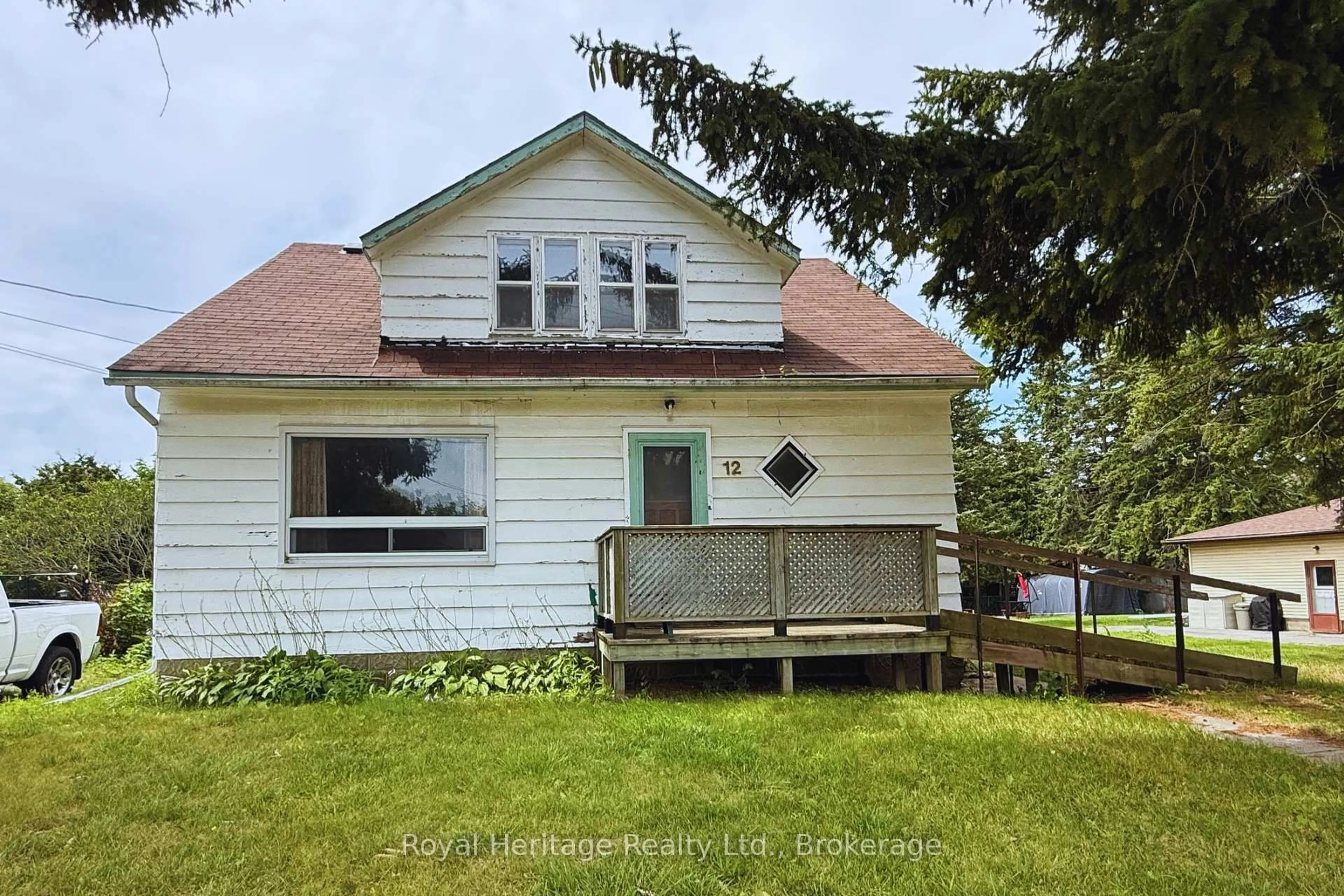 A pic from outside/outdoor area/front of a property/back of a property/a pic from drone, street for 12 Dufferin St, Brighton Ontario K0K 1H0