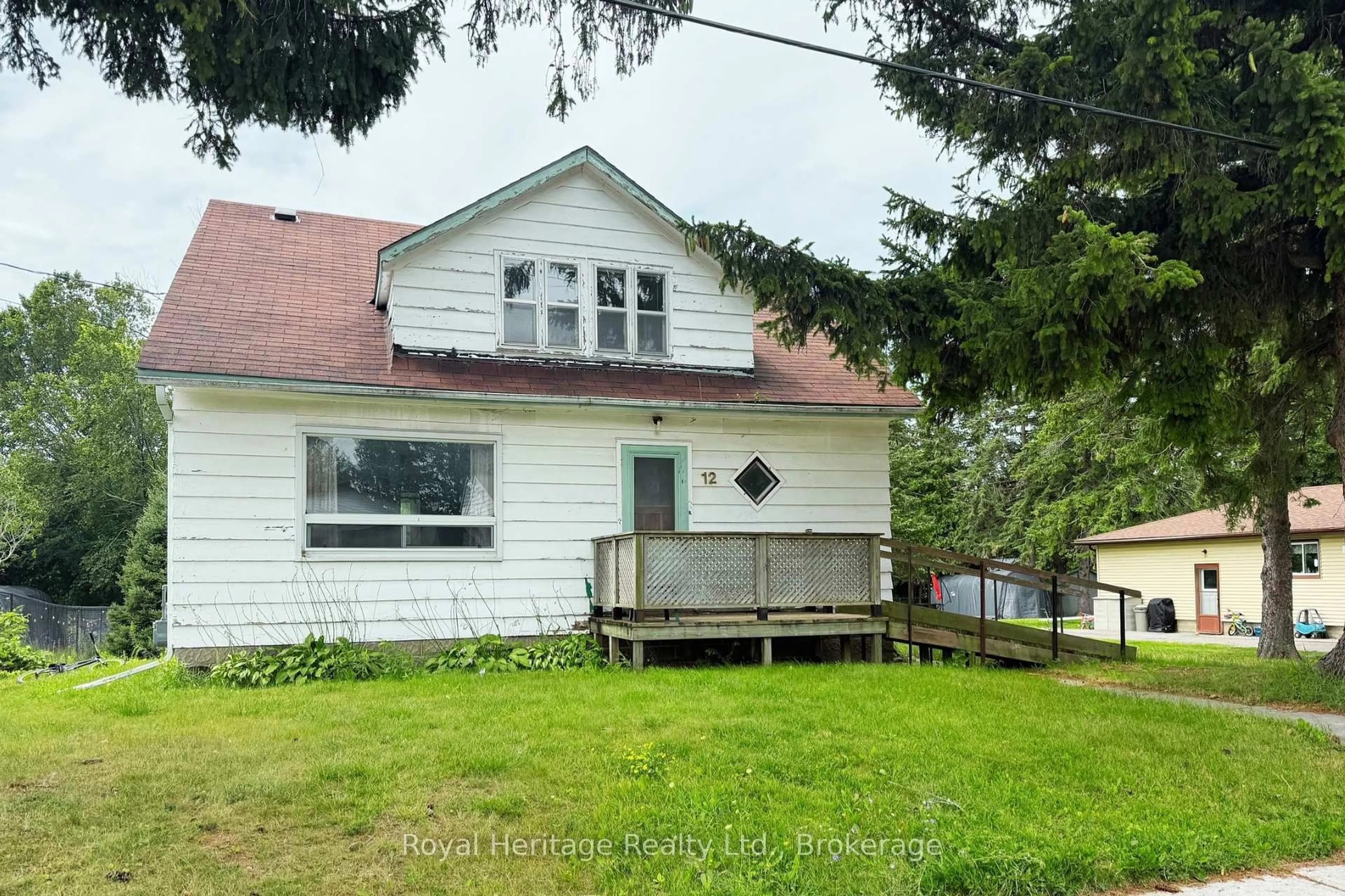 A pic from outside/outdoor area/front of a property/back of a property/a pic from drone, street for 12 Dufferin St, Brighton Ontario K0K 1H0