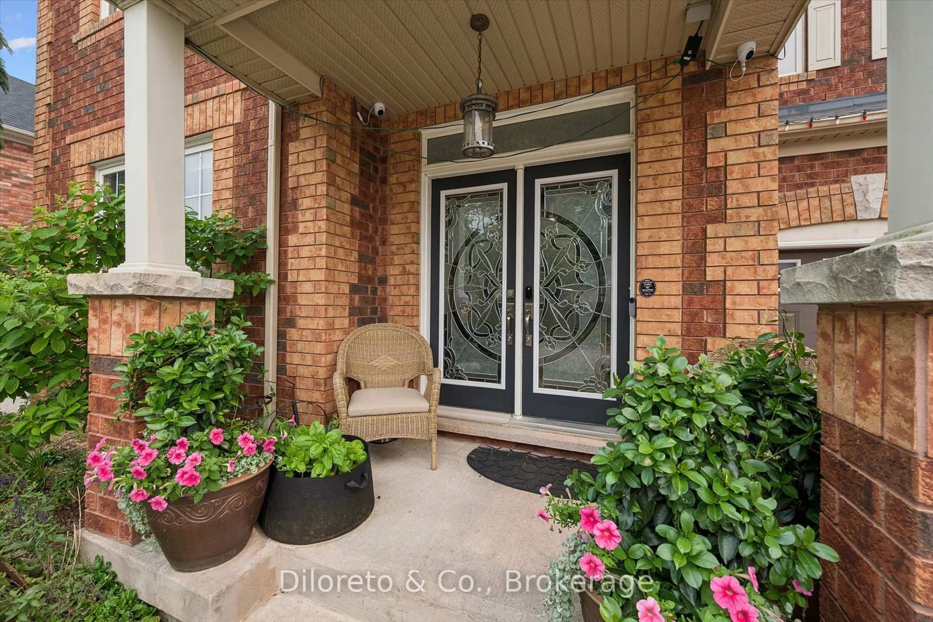 Indoor entryway for 23 Lands Crt, Cambridge Ontario N3C 0B7