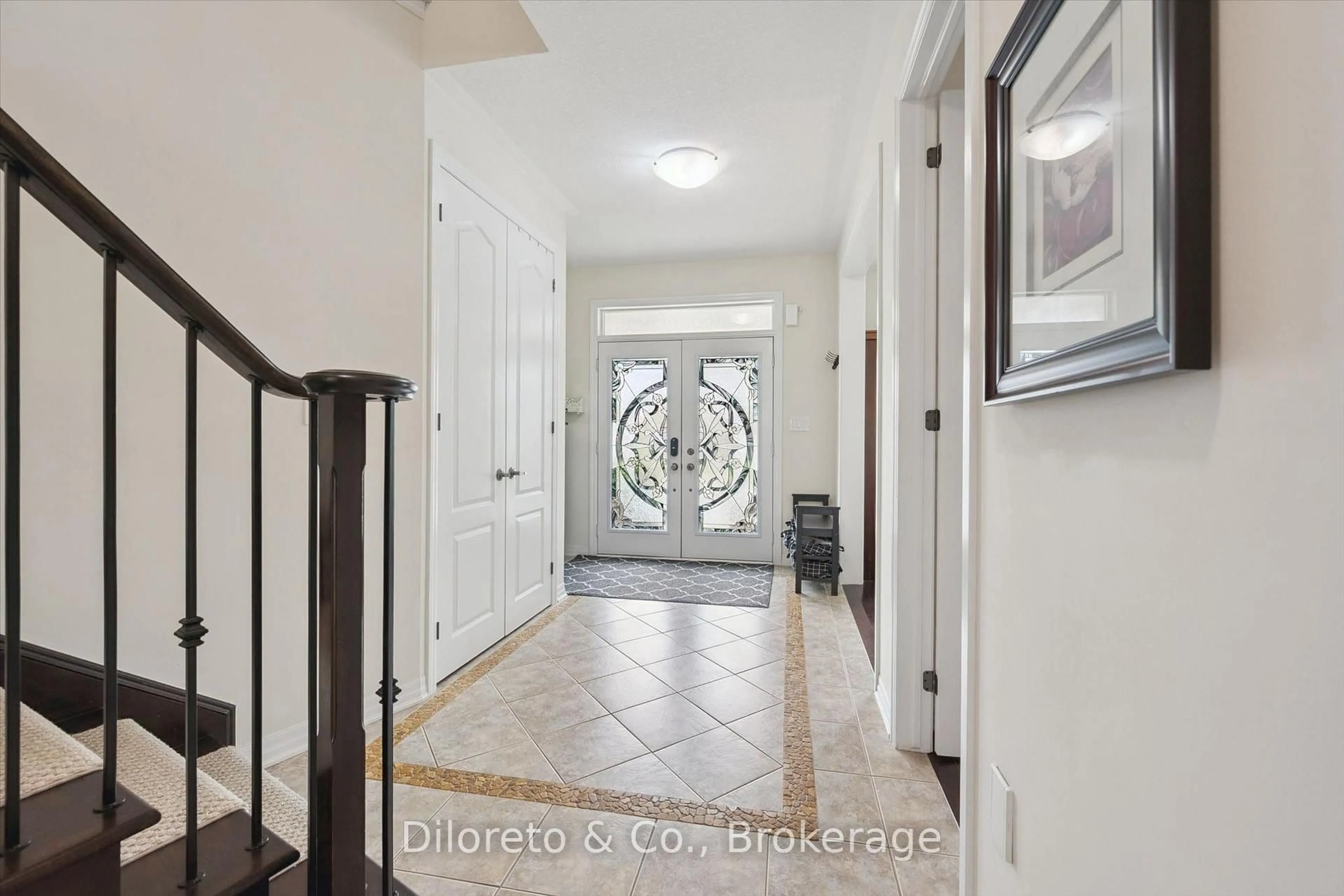 Indoor entryway for 23 Lands Crt, Cambridge Ontario N3C 0B7