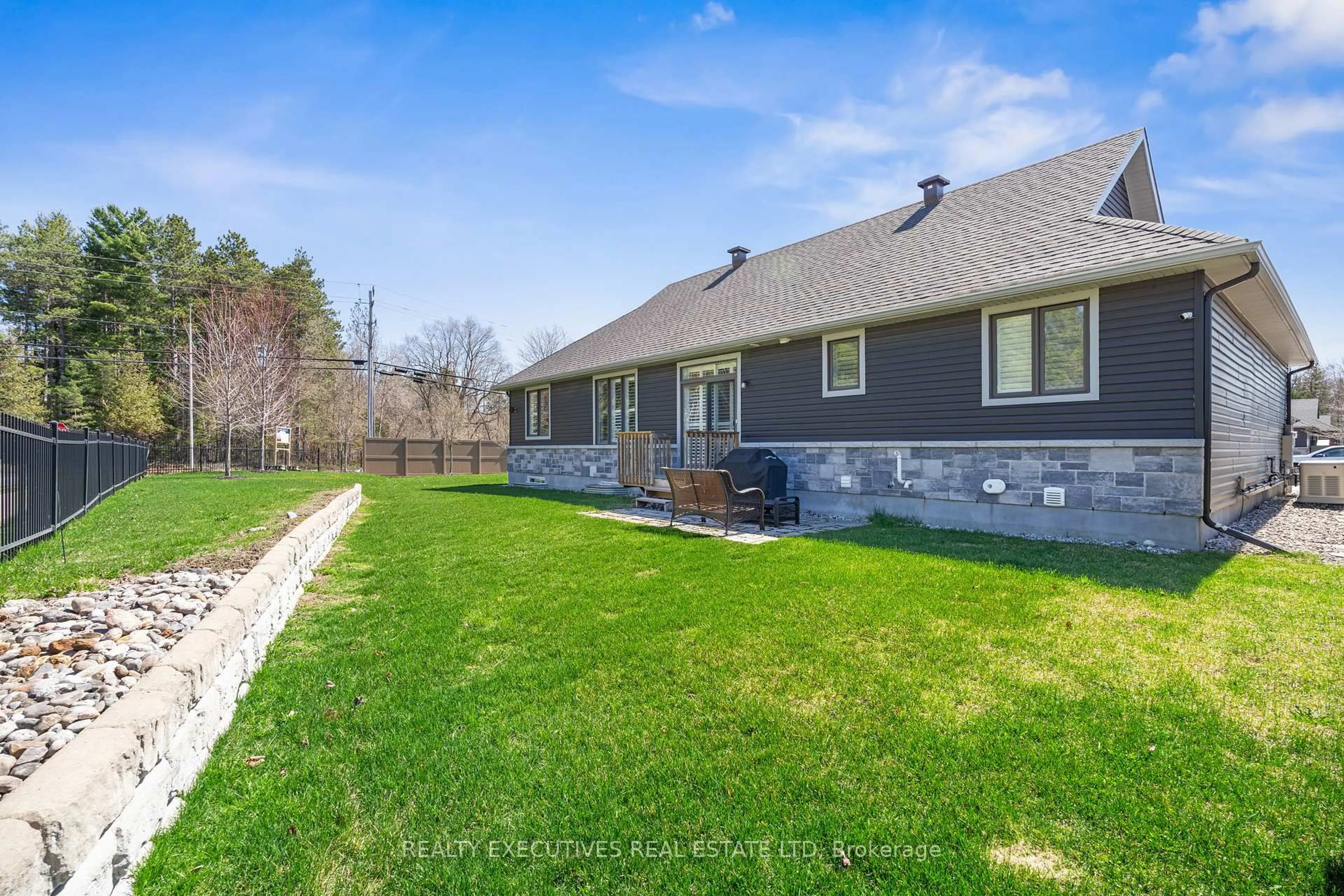 A pic from outside/outdoor area/front of a property/back of a property/a pic from drone, unknown for 90 Magnolia Way, North Grenville Ontario K0G 1J0