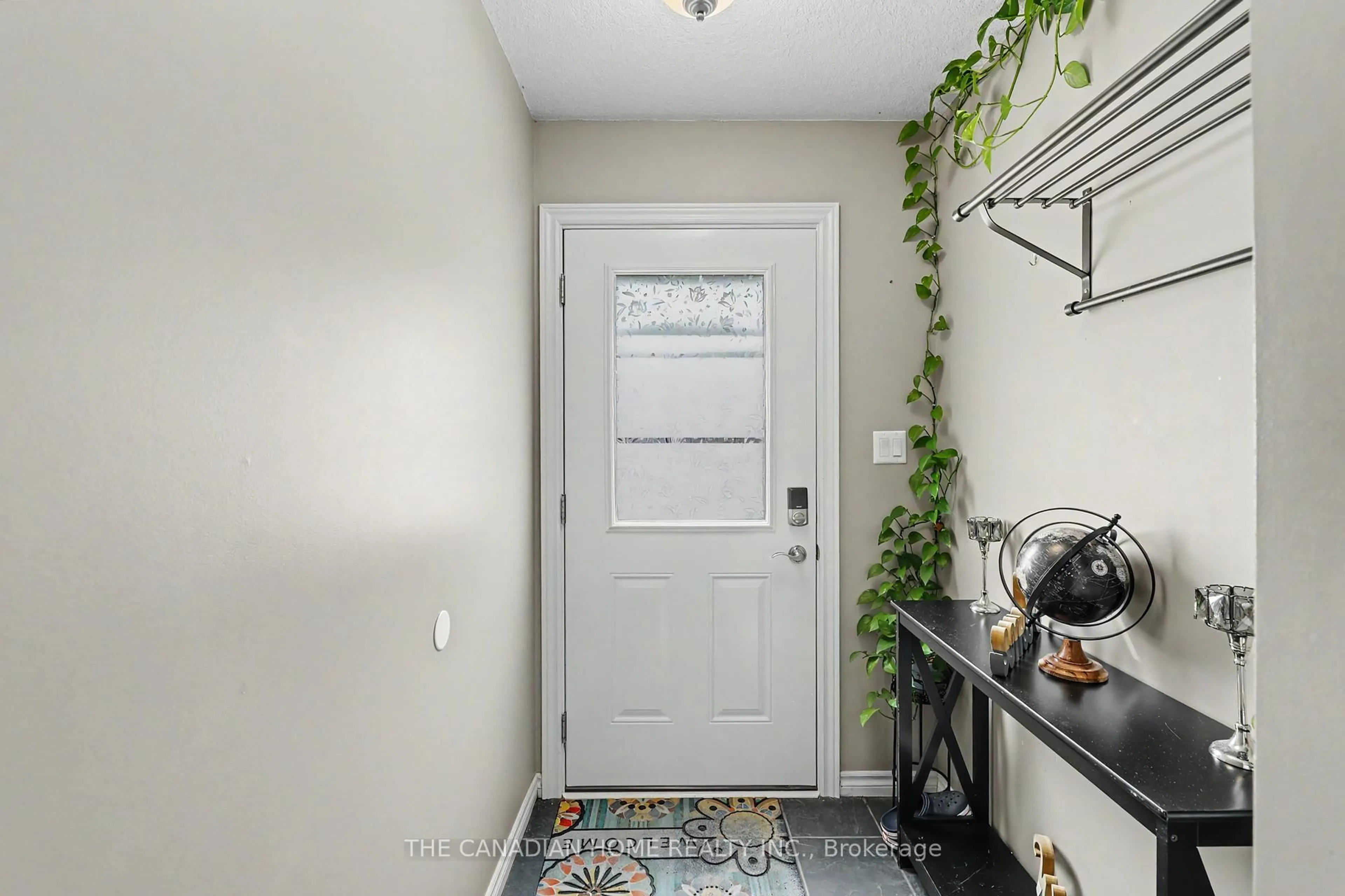 Indoor entryway for 219 PICTON St, Goderich Ontario N7A 1K1