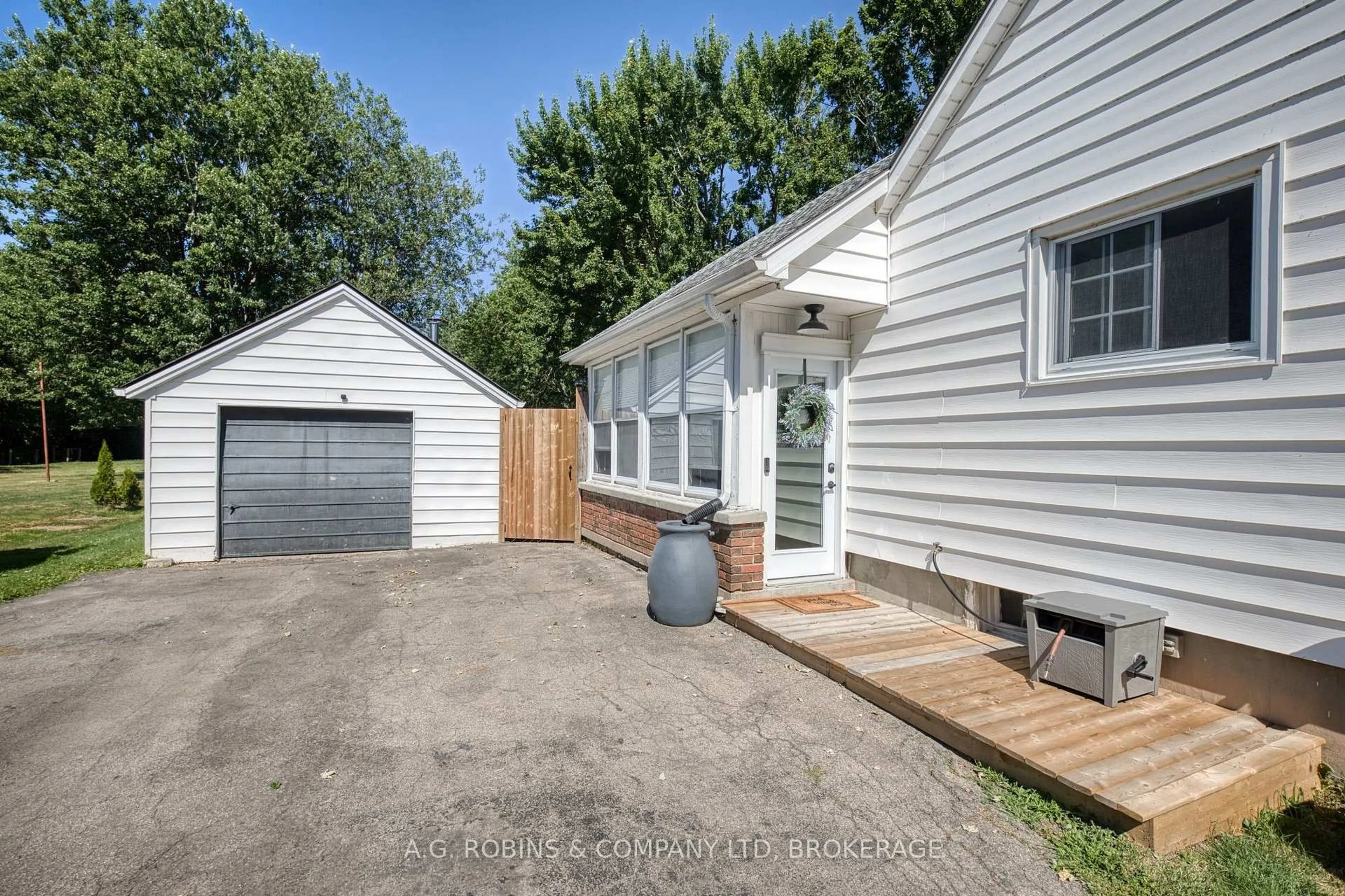 Unknown for 972 Silver Bay Rd, Port Colborne Ontario L3K 5V3