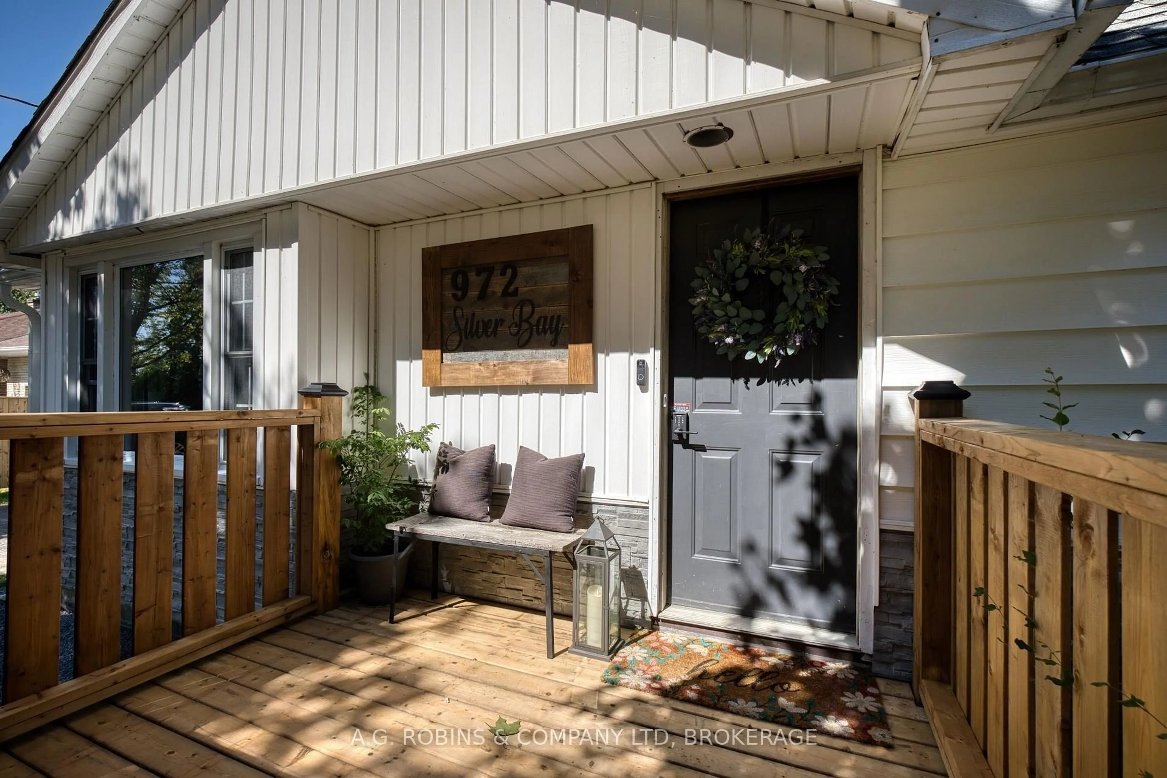 Indoor entryway for 972 Silver Bay Rd, Port Colborne Ontario L3K 5V3