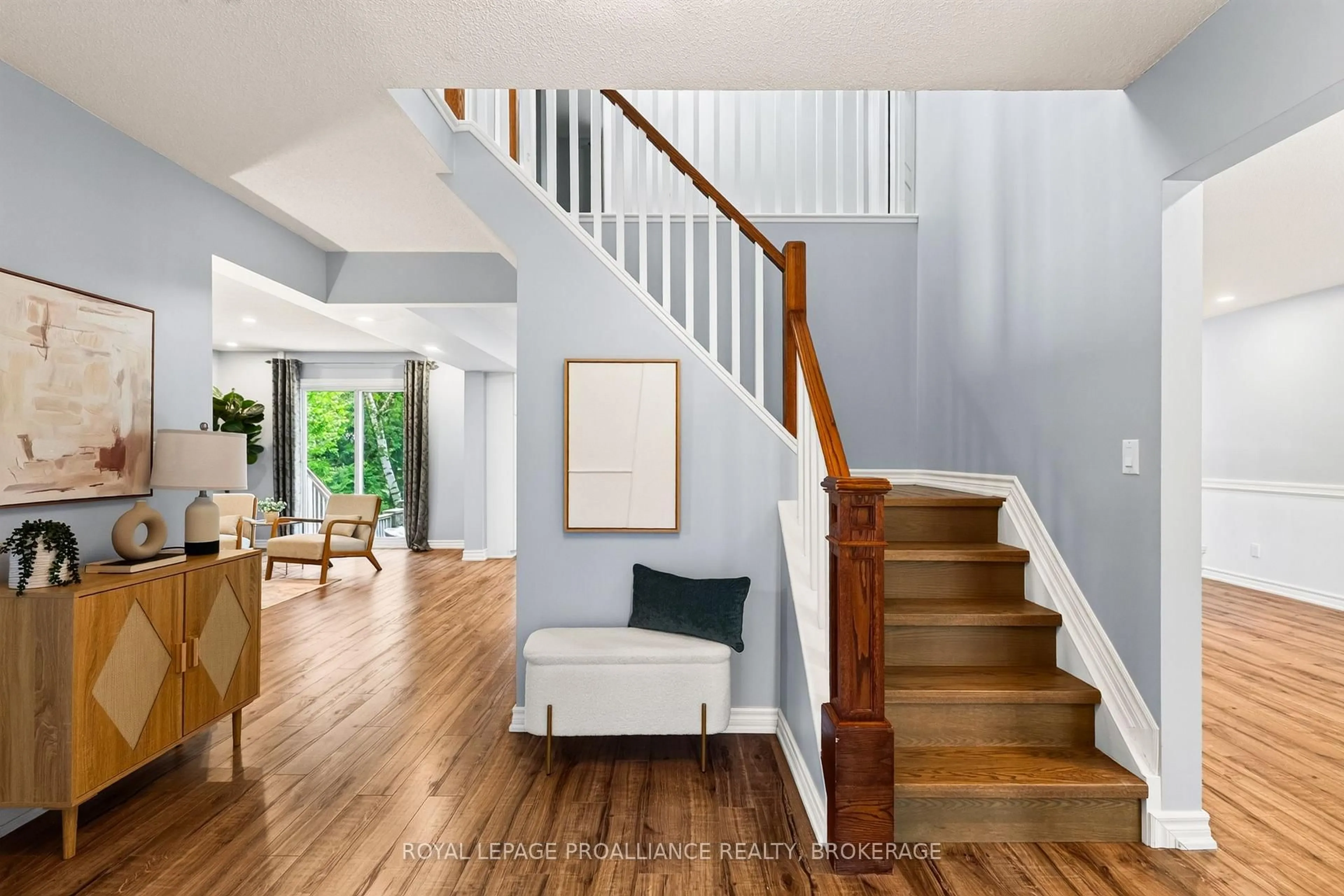 Indoor entryway for 1093 Bauder Cres, Kingston Ontario K7P 1M6