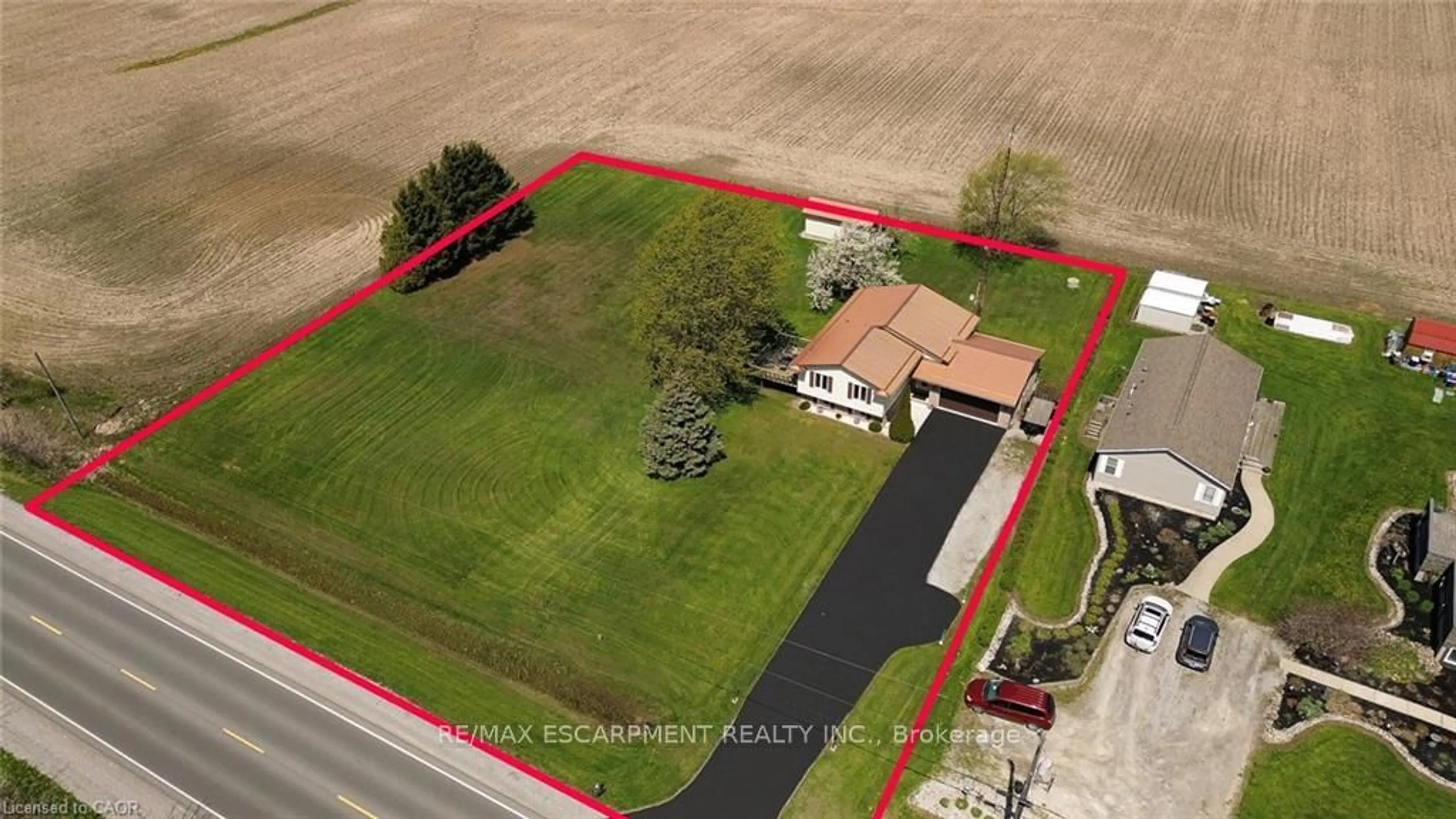 A pic from outside/outdoor area/front of a property/back of a property/a pic from drone, building for 4617 Highway 3, Norfolk Ontario N3Y 4K4