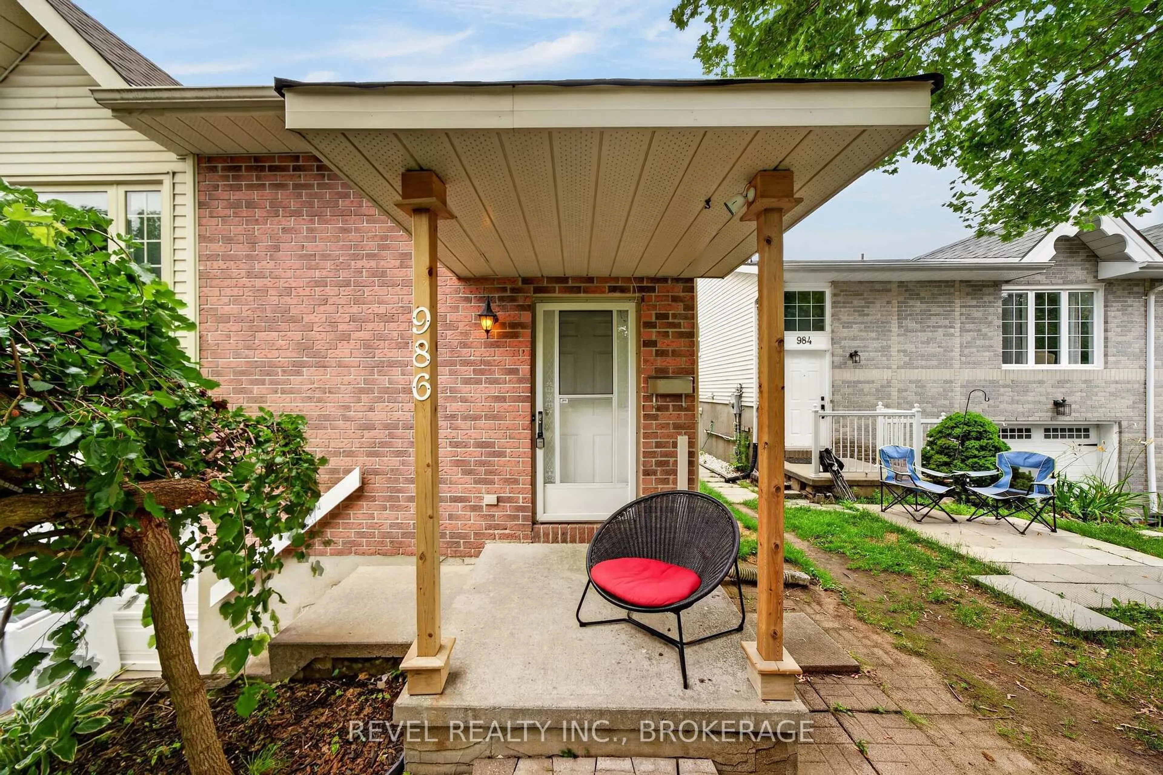 Patio, street for 986 Killarney Cres, Kingston Ontario K7M 8C7