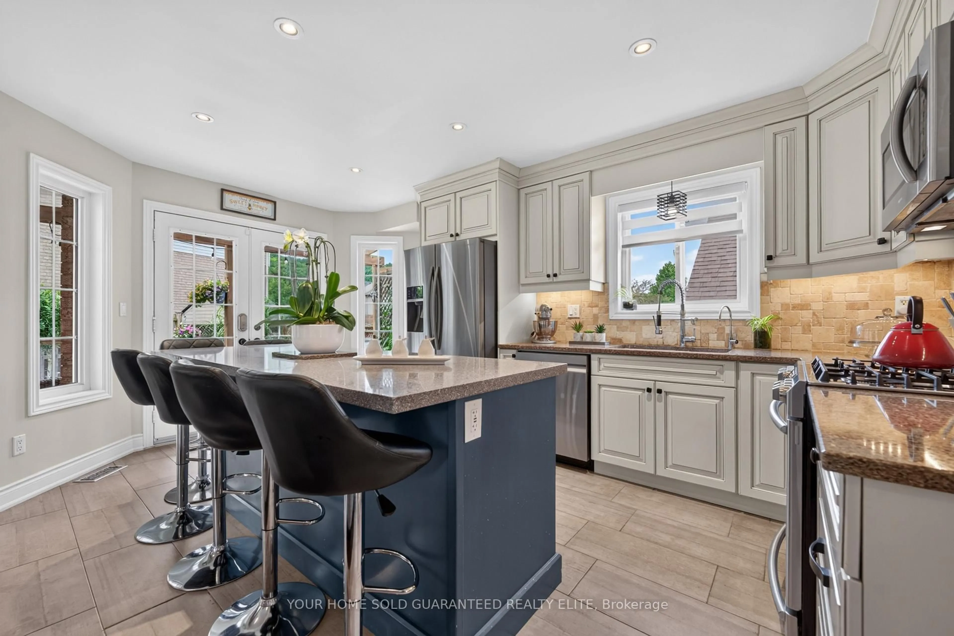 Open concept kitchen, ceramic/tile floor for 104 Udell Way, Grimsby Ontario L3M 5N4