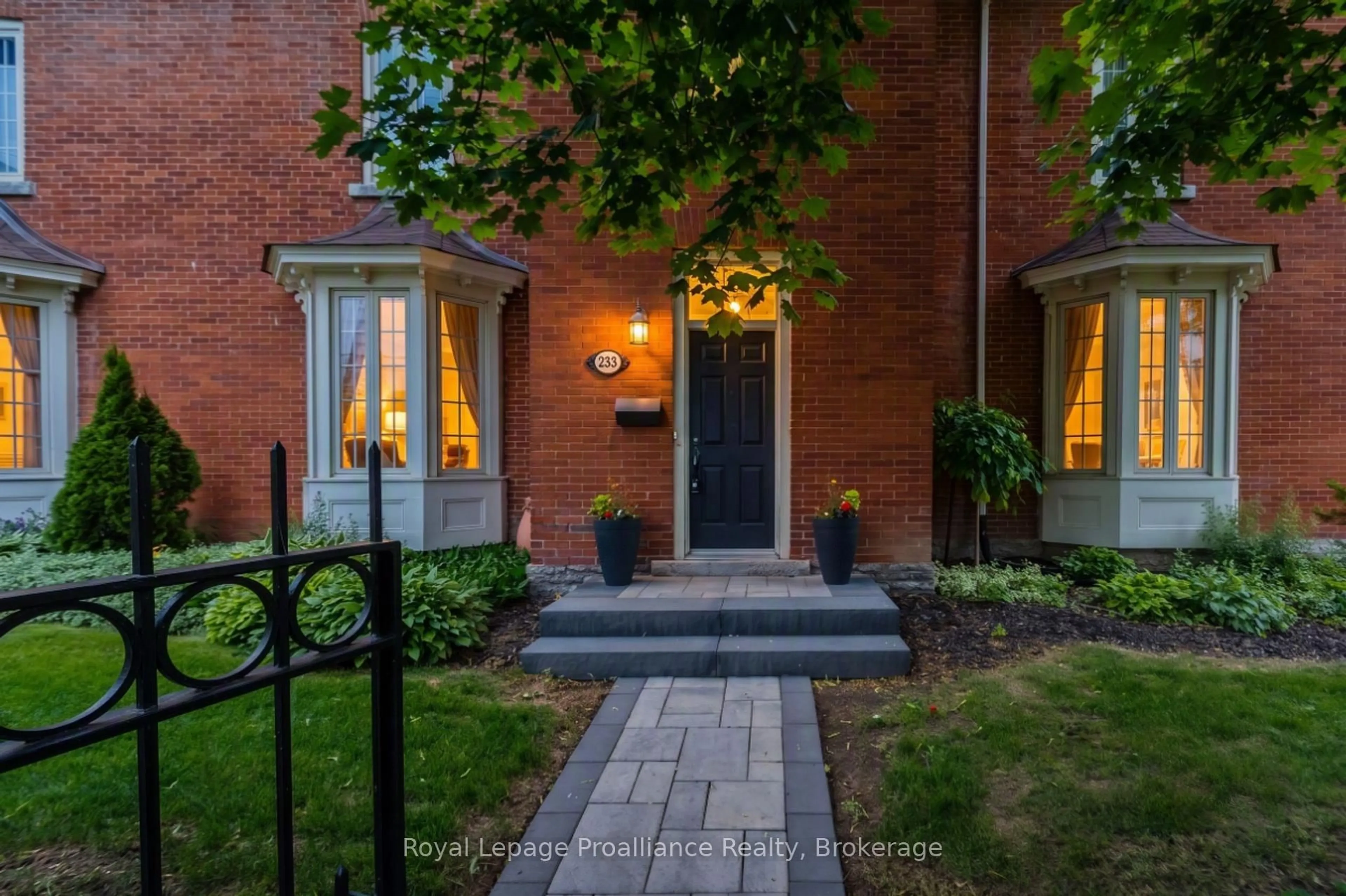 Unknown for 233 John St #5, Belleville Ontario K8N 3G2