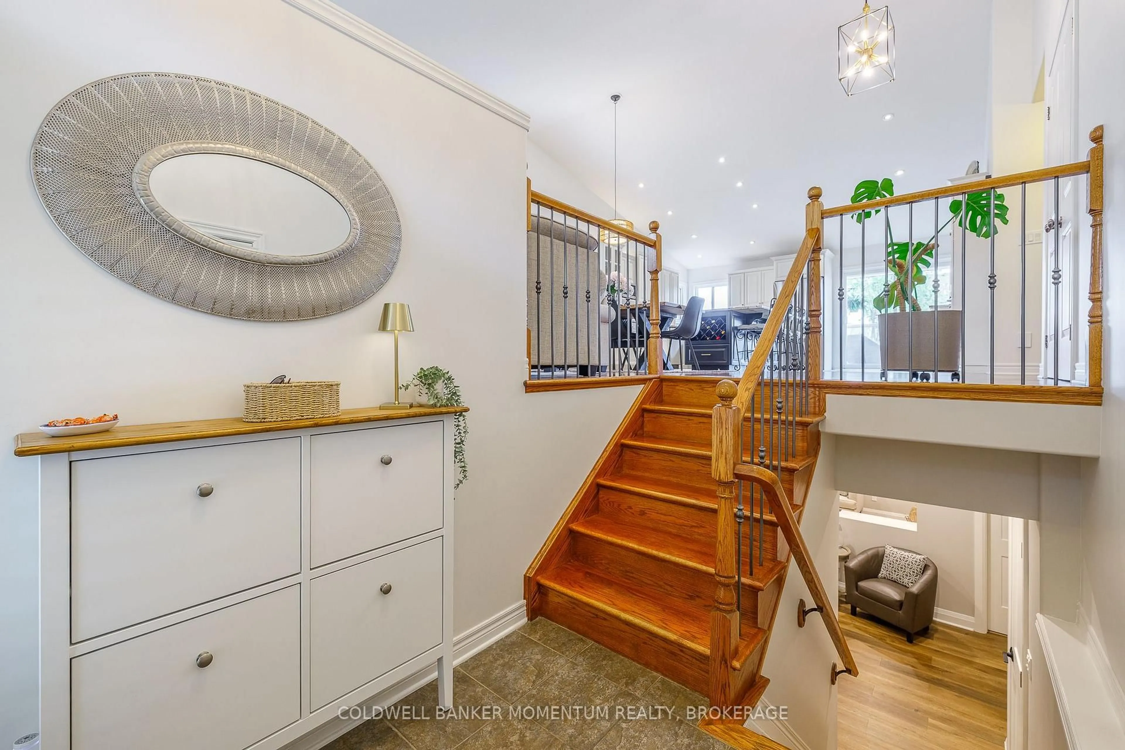 Indoor entryway for 19 Damson St, St. Catharines Ontario L2S 4B2