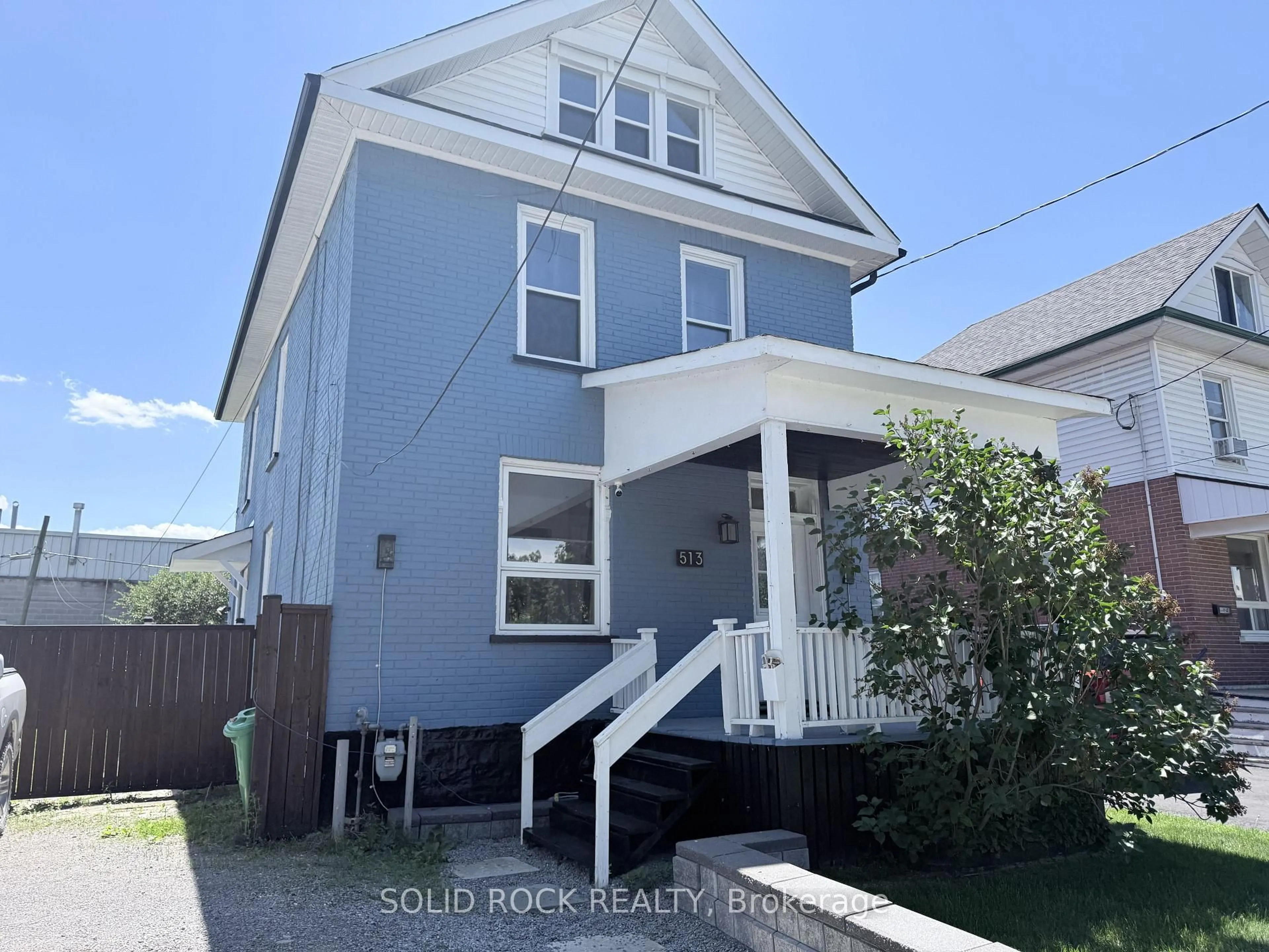Home with vinyl exterior material, street for 513 Romaine St, Peterborough Ontario K9J 2C8