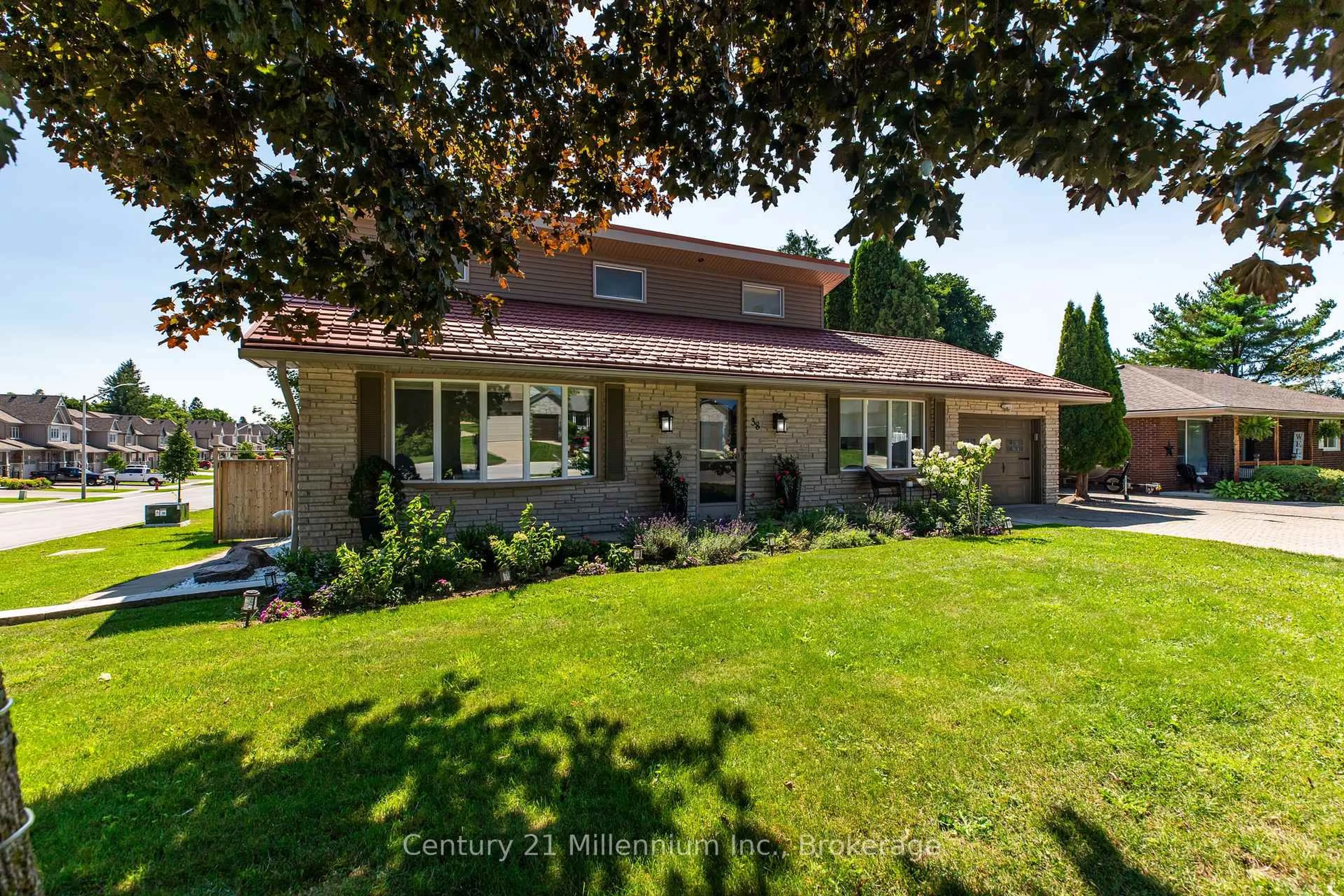 A pic from outside/outdoor area/front of a property/back of a property/a pic from drone, street for 38 Grayview Dr, Grey Highlands Ontario N0C 1H0