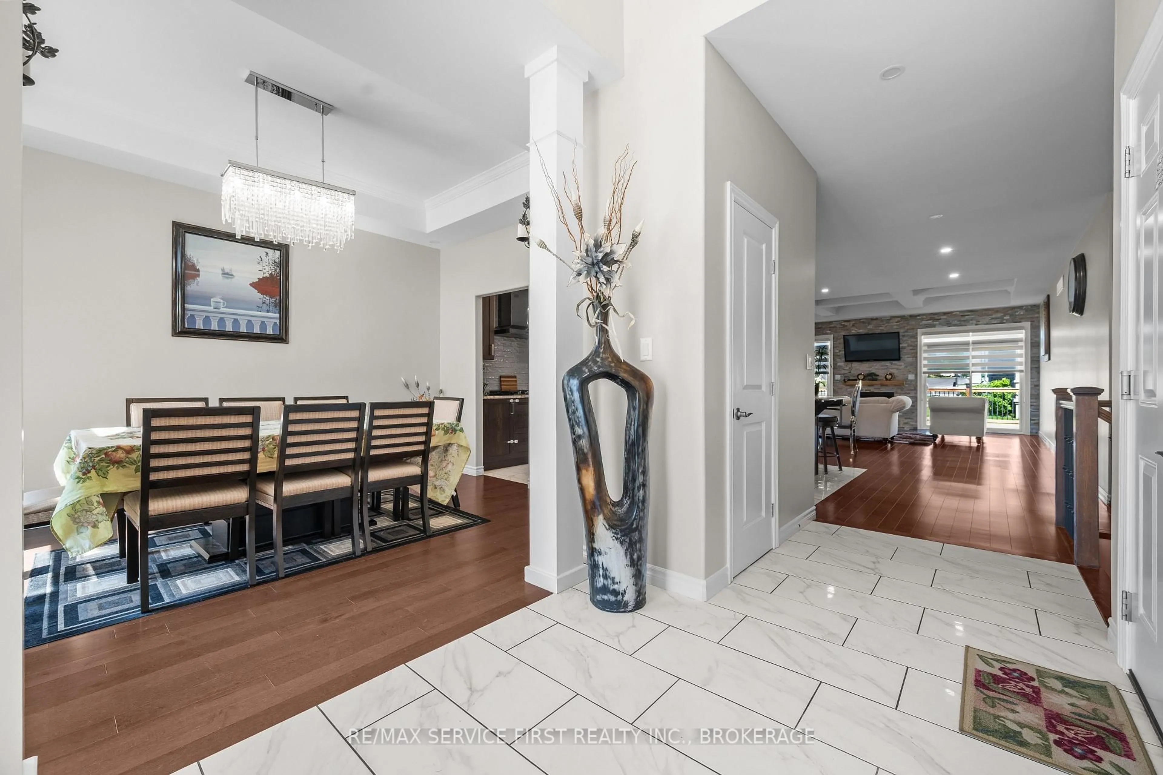 Indoor foyer for 636 Mandara Dr, Kingston Ontario K7P 0N5