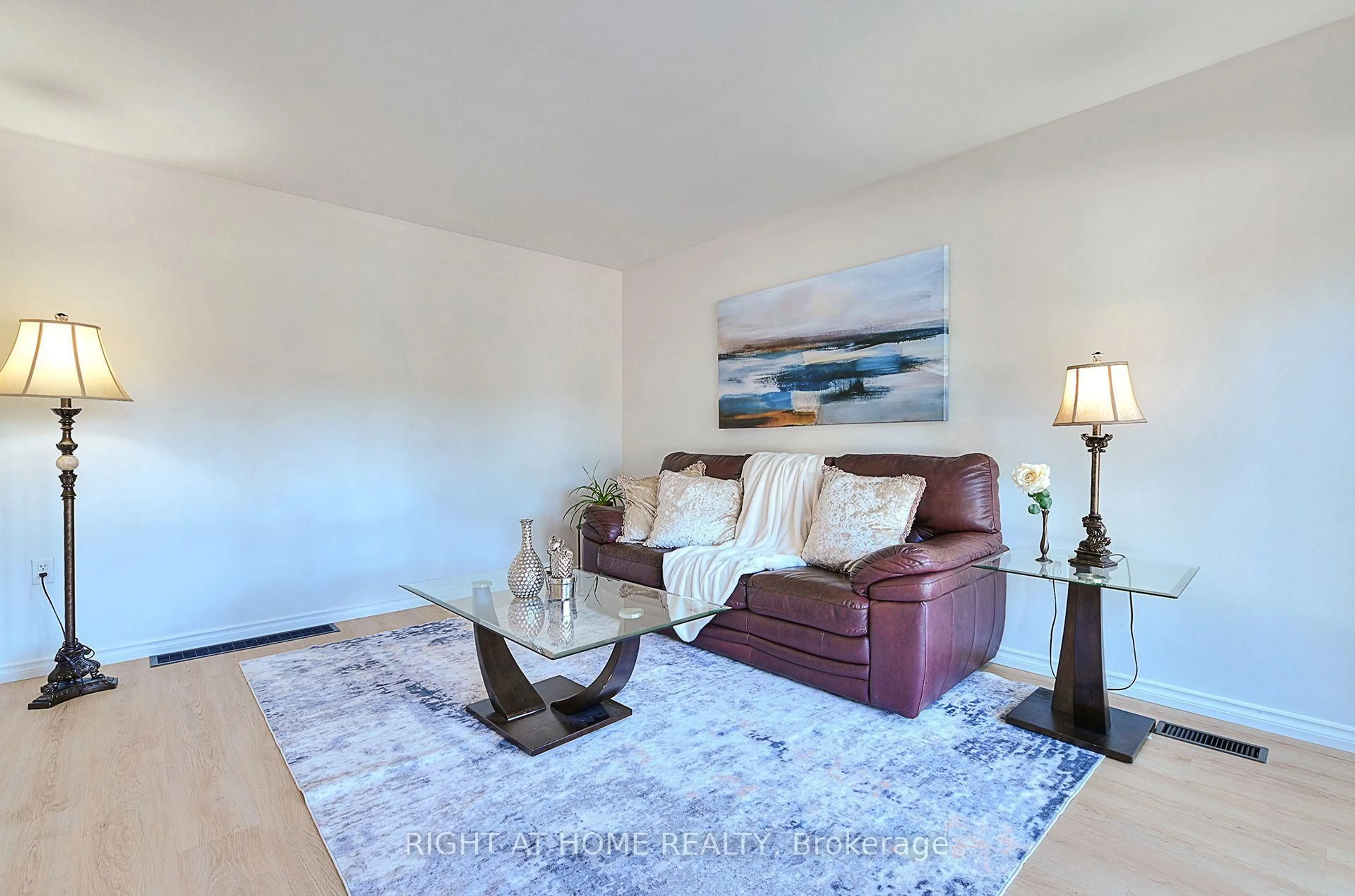 Living room with furniture, unknown for 245 West 33rd St, Hamilton Ontario L9C 5J7