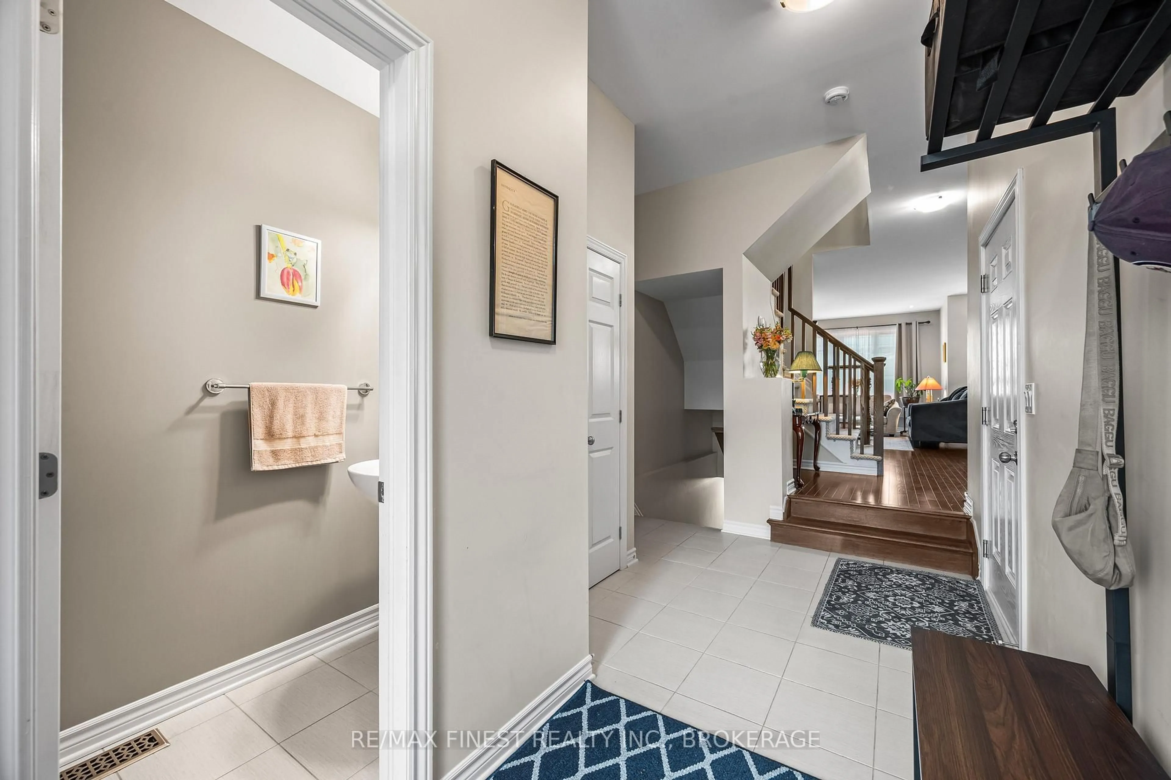 Indoor entryway for 875 Riverview Way, Kingston Ontario K7K 0J4