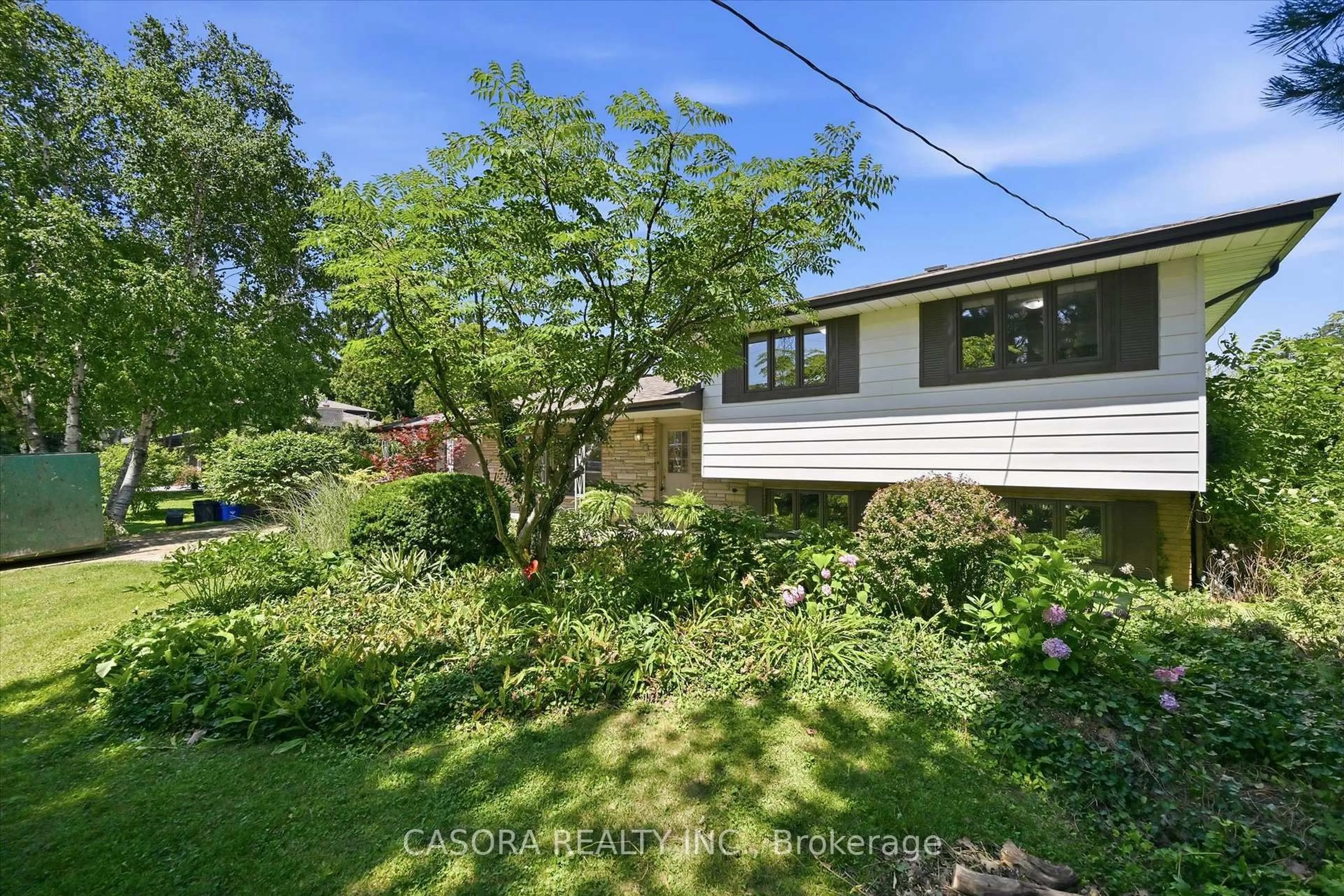 A pic from outside/outdoor area/front of a property/back of a property/a pic from drone, street for 34 Christopher Dr, Hamilton Ontario L9B 1G7