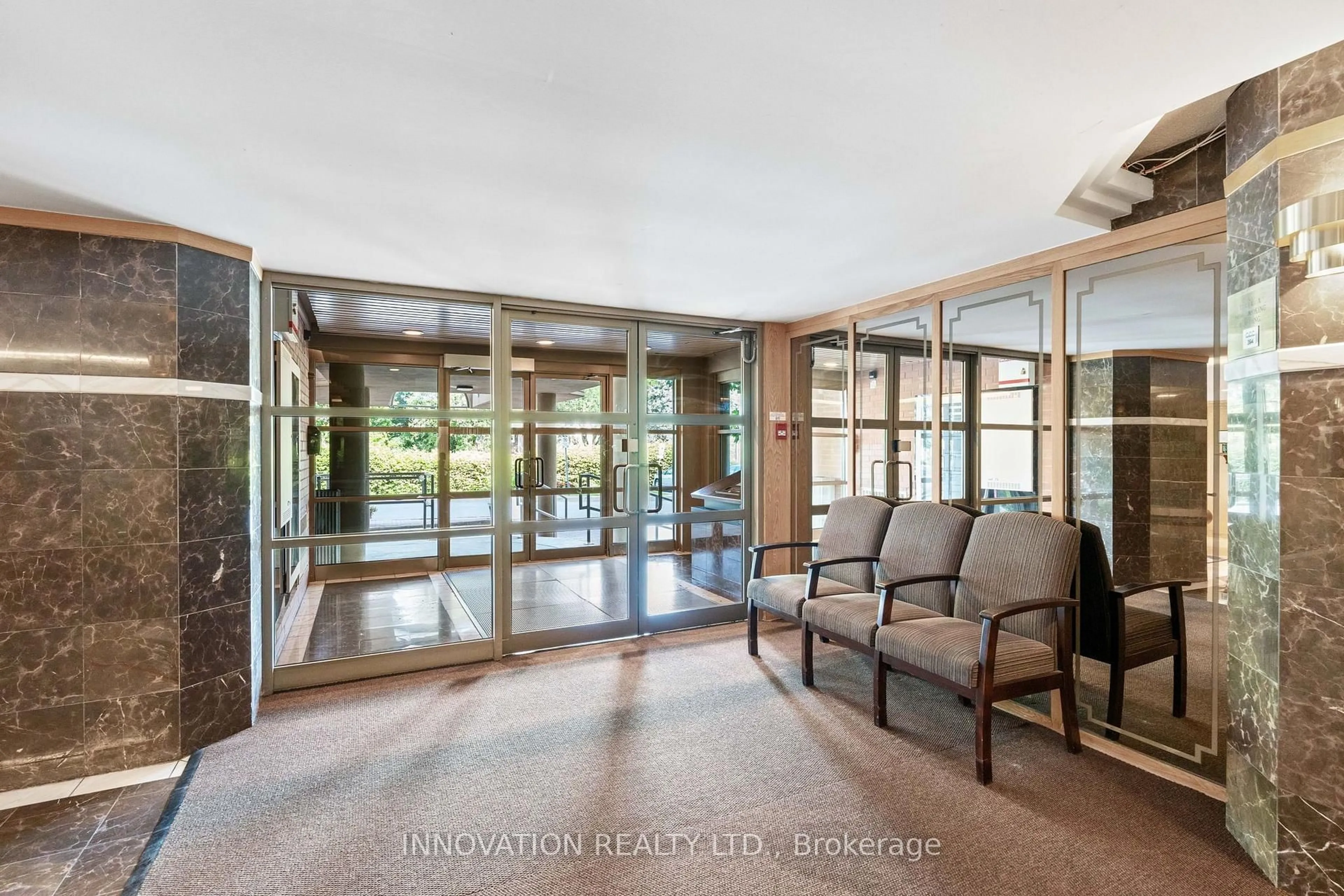 Indoor foyer for 960 Teron Rd #1001, Ottawa Ontario K2K 2B6