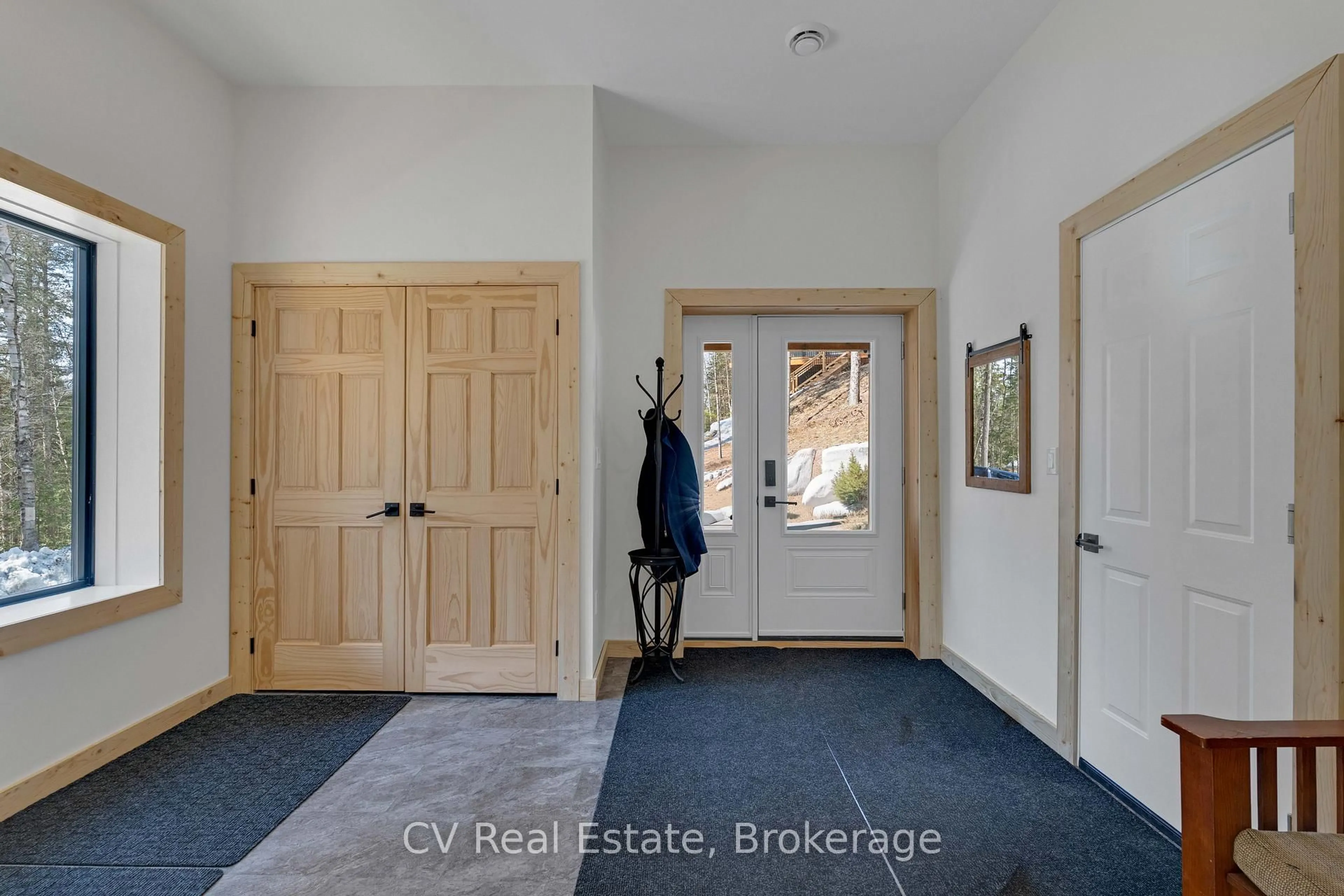 Indoor entryway for 81 Balsam Chutes Rd, Huntsville Ontario P0B 1L0