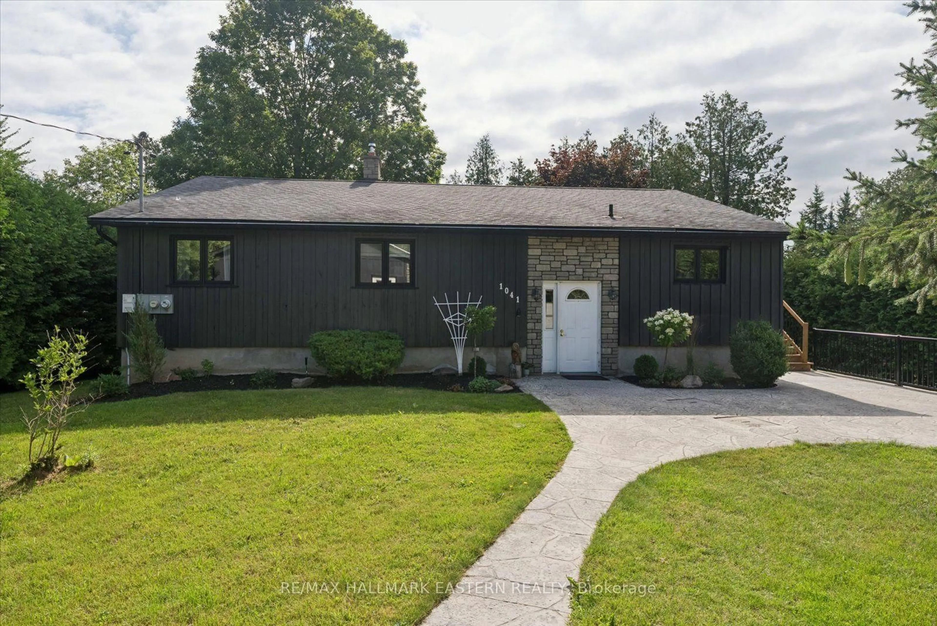 Home with vinyl exterior material, street for 1041 Primrose Lane, Selwyn Ontario K9J 6X5