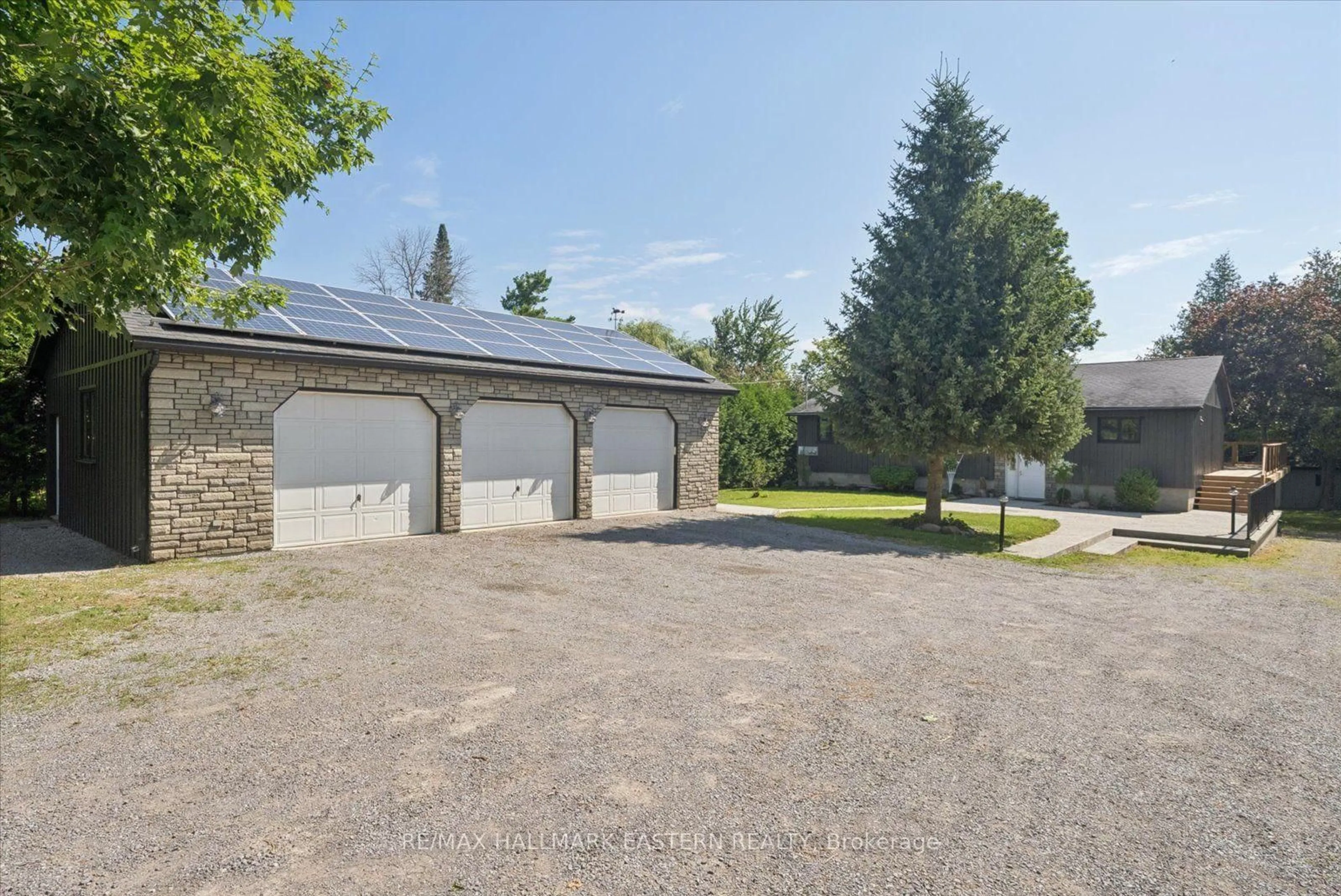 A pic from outside/outdoor area/front of a property/back of a property/a pic from drone, street for 1041 Primrose Lane, Selwyn Ontario K9J 6X5