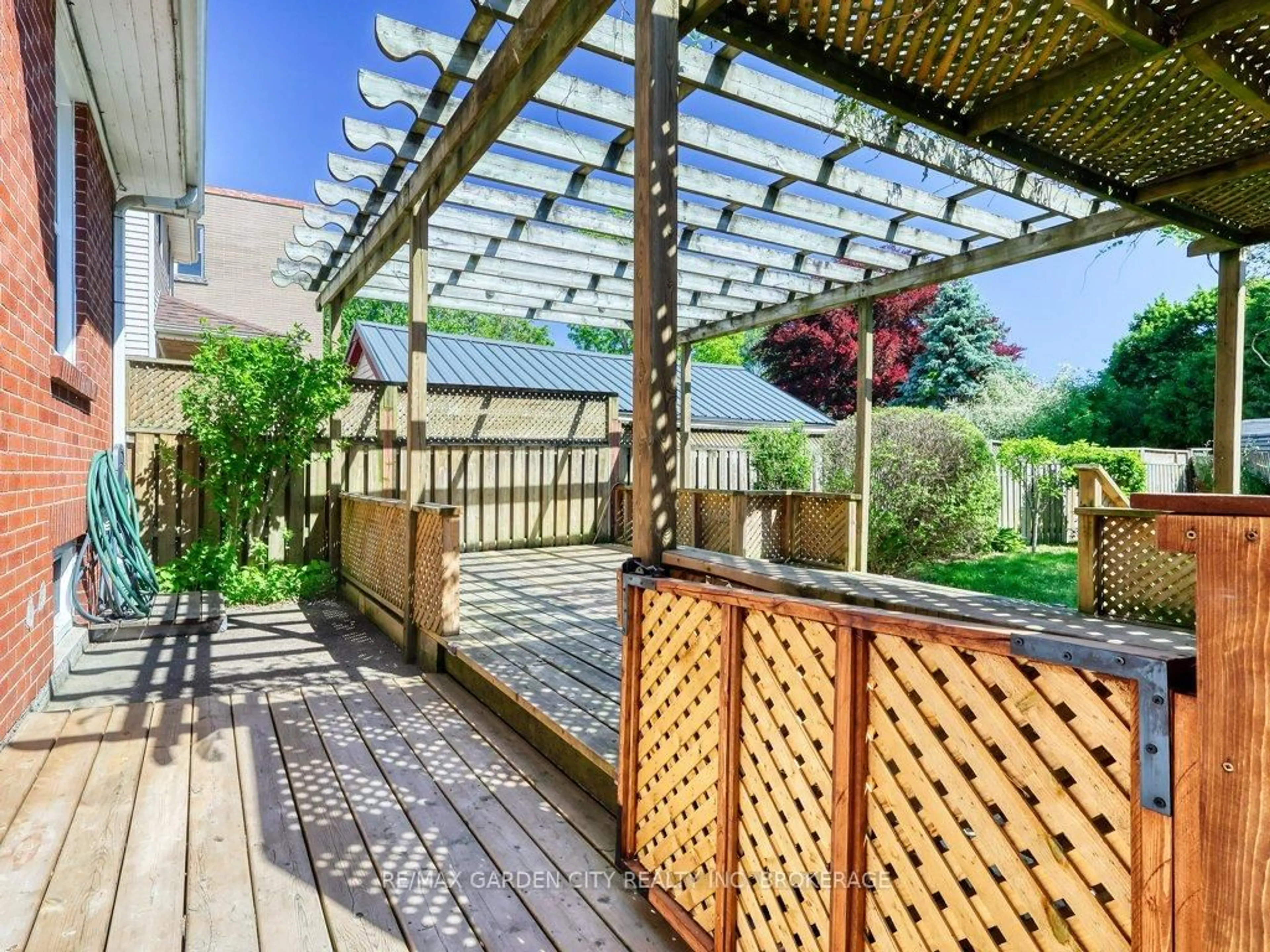 Patio, street for 192A ONTARIO St, St. Catharines Ontario L2R 5L1