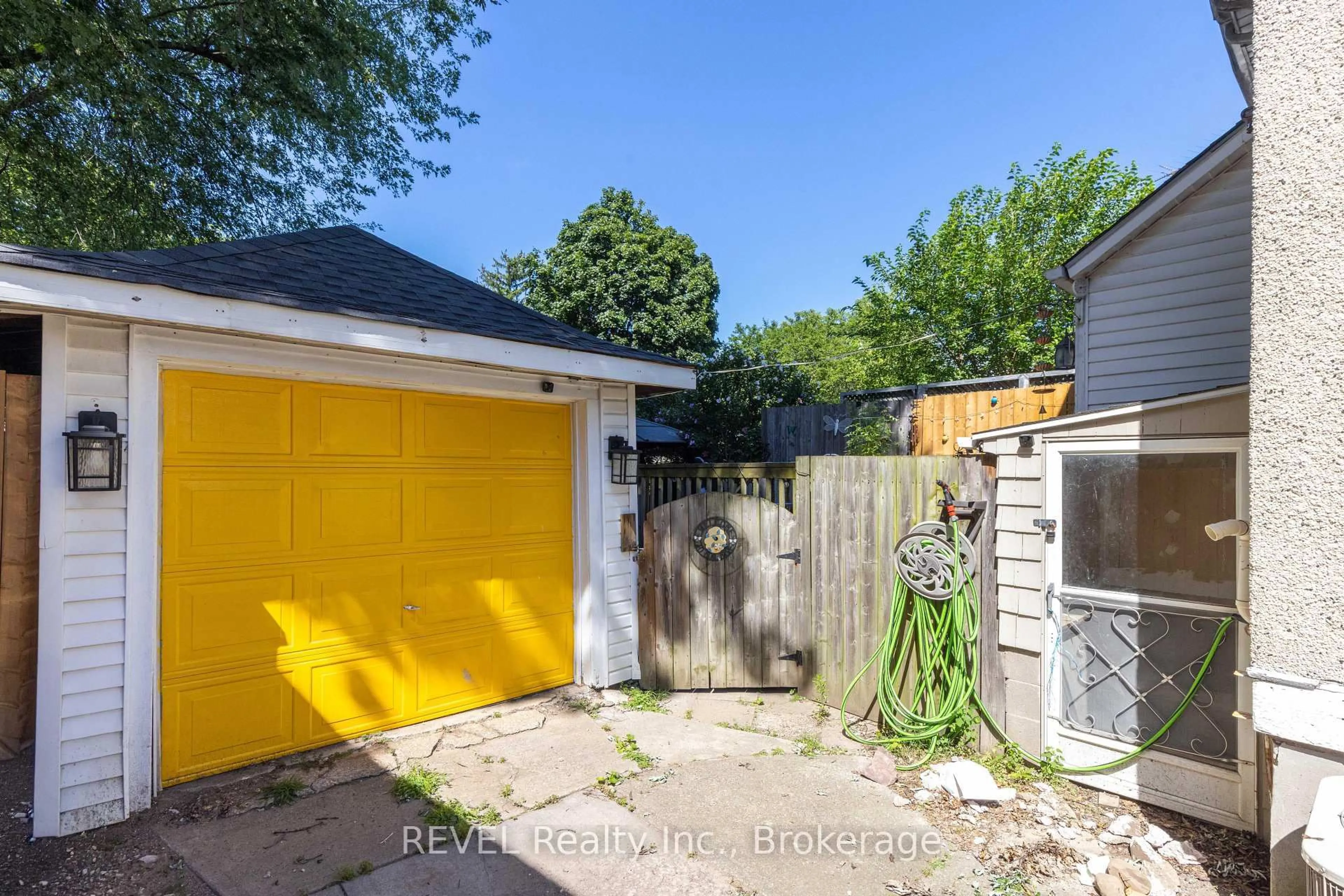 Unknown for 41 Ottawa St, St. Catharines Ontario L2R 1Z2