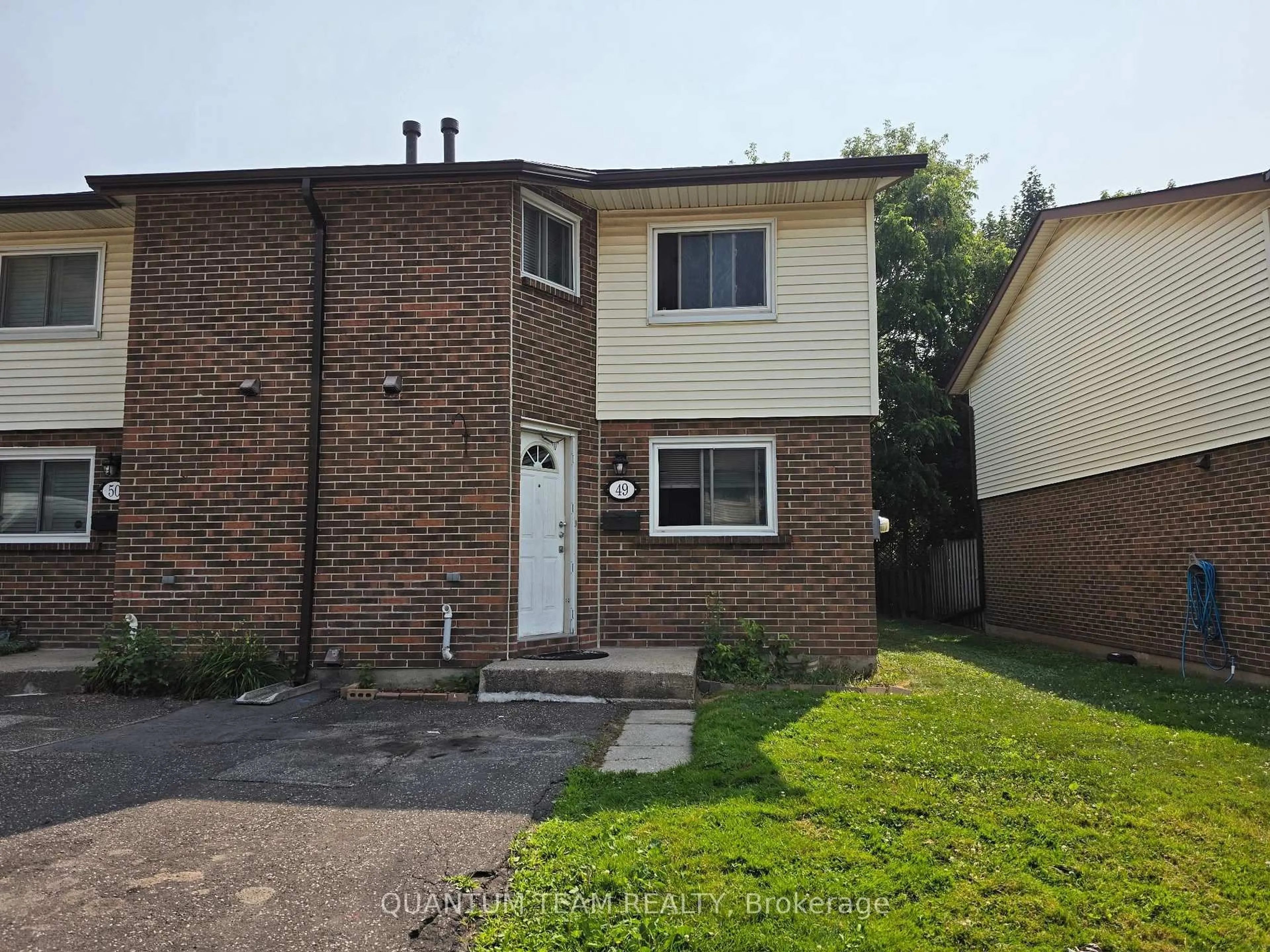 A pic from outside/outdoor area/front of a property/back of a property/a pic from drone, street for 5982 Dunn St #49, Niagara Falls Ontario L2G 7J9