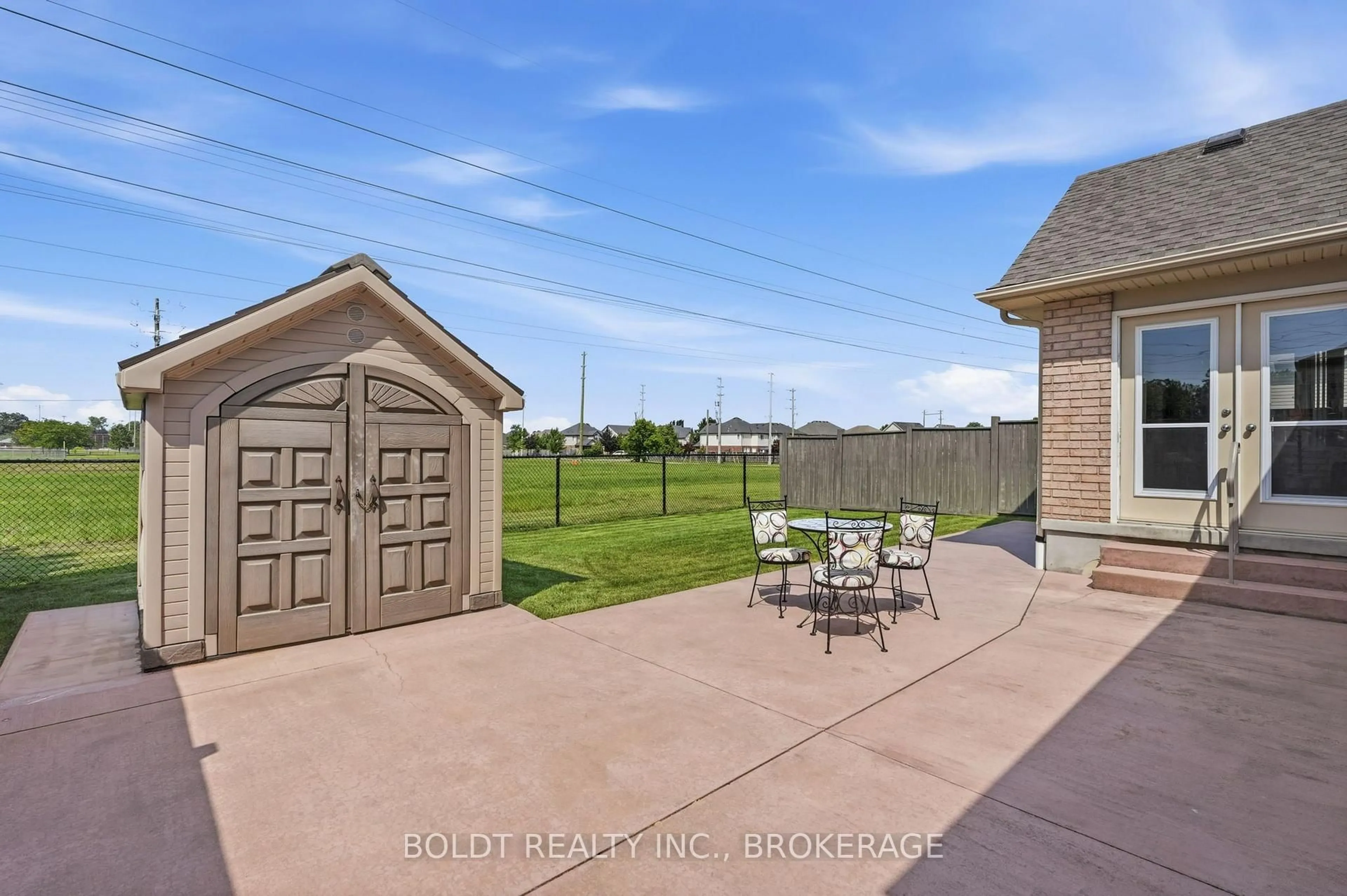 Patio, water/lake/river/ocean view for 9 Nicholas Dr, St. Catharines Ontario L2S 4C2