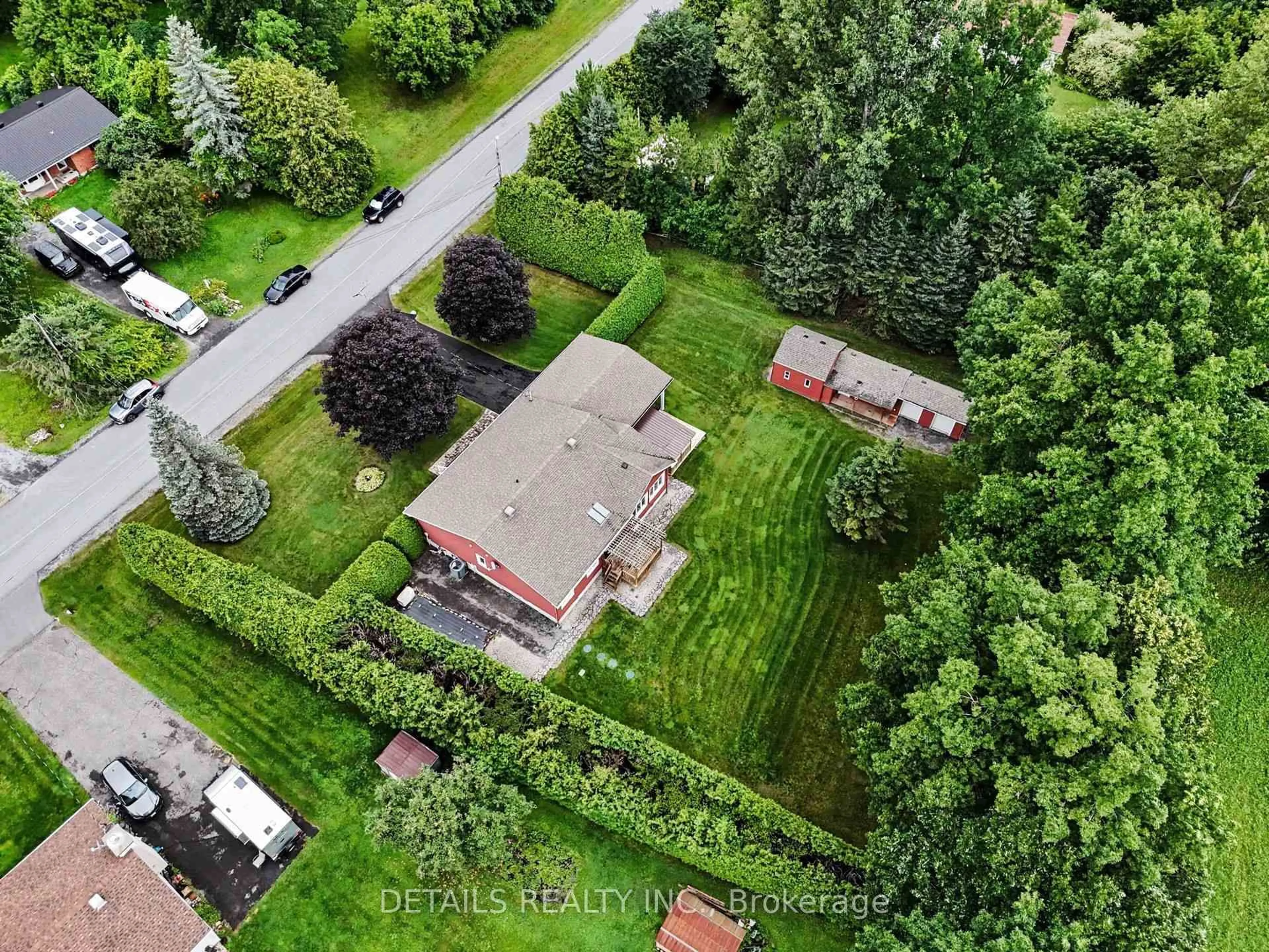 A pic from outside/outdoor area/front of a property/back of a property/a pic from drone, street for 2 Clarence Crt, Clarence-Rockland Ontario K4K 1K7