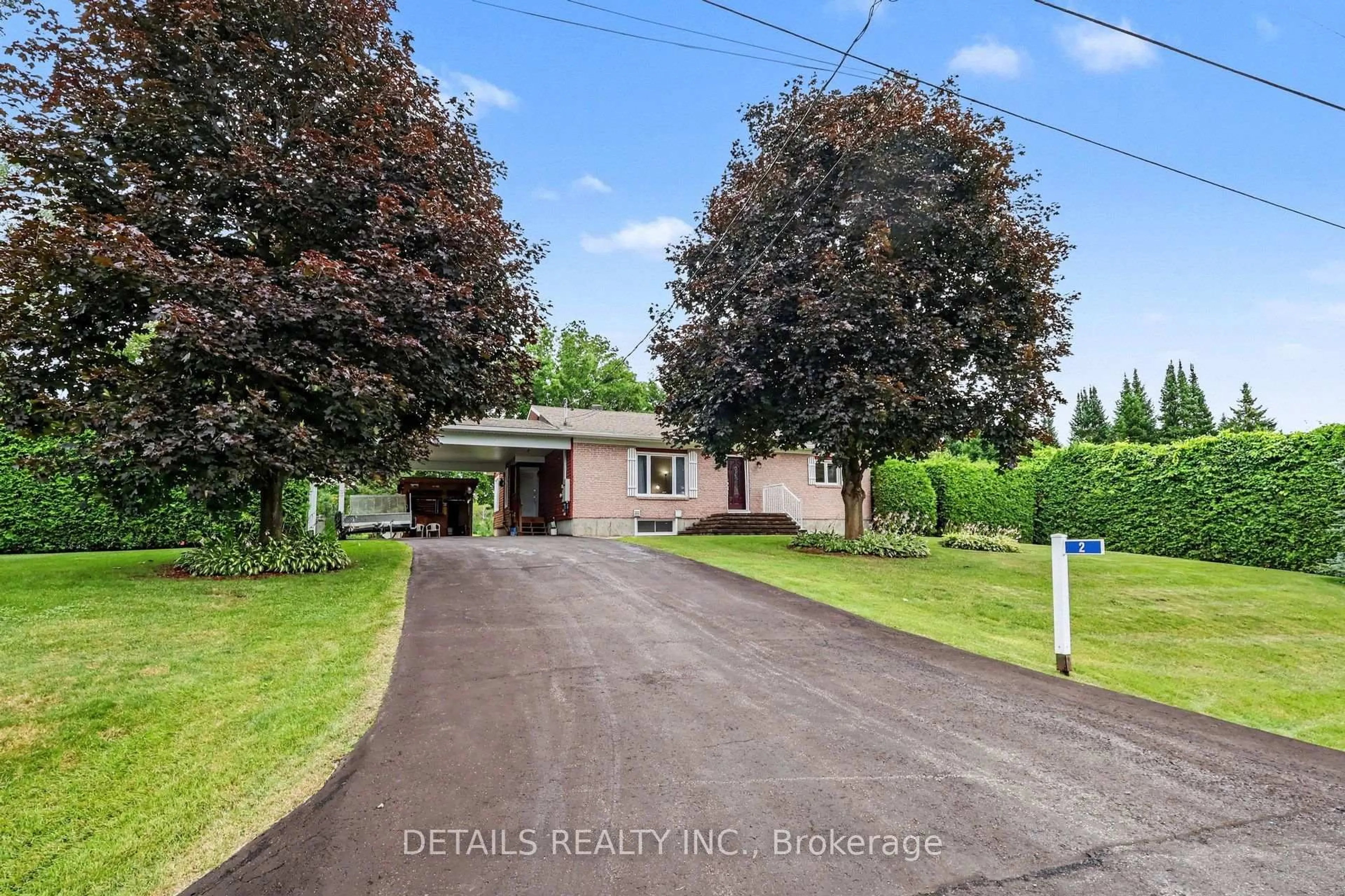 A pic from outside/outdoor area/front of a property/back of a property/a pic from drone, street for 2 Clarence Crt, Clarence-Rockland Ontario K4K 1K7