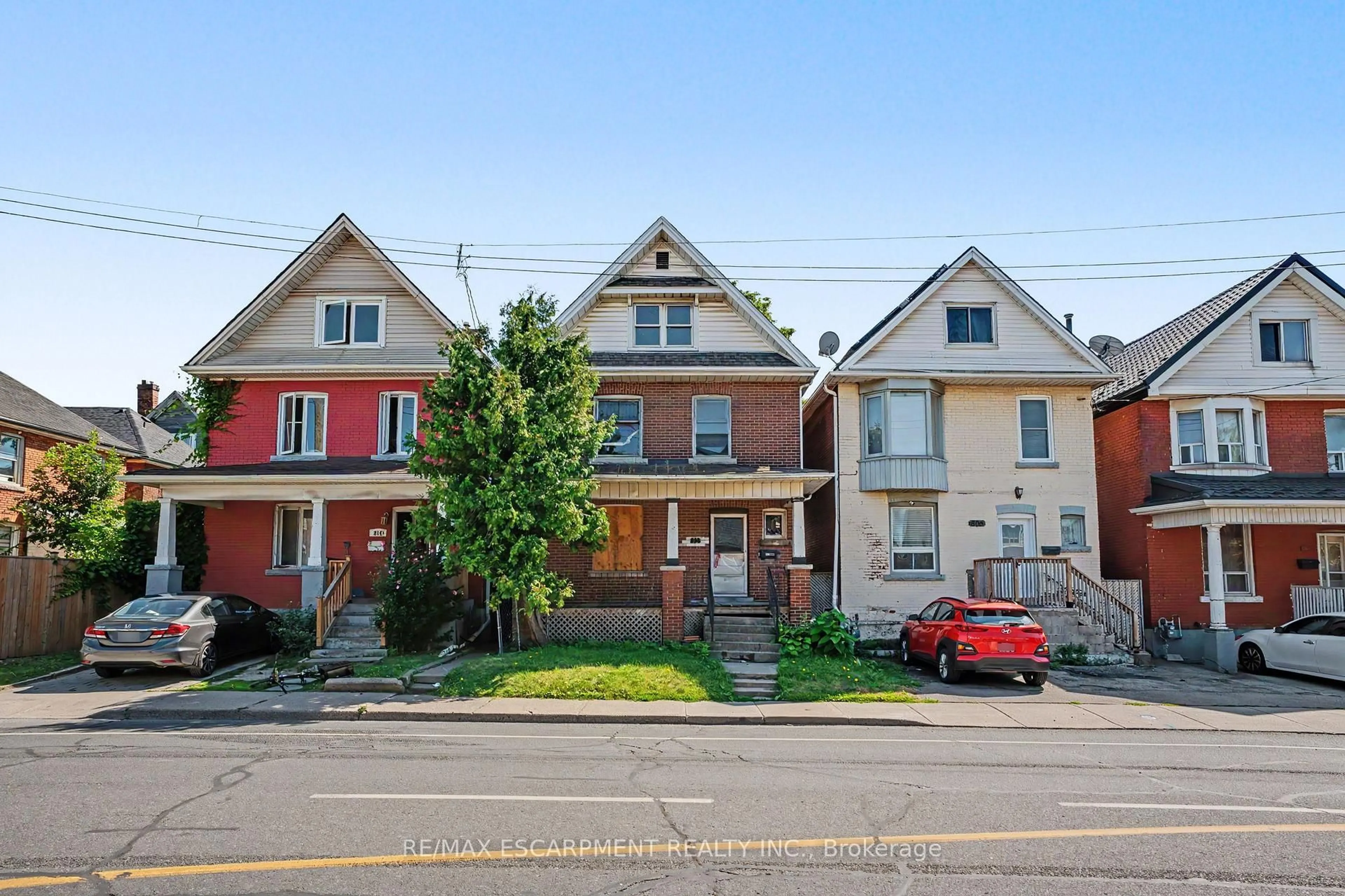 Home with brick exterior material, street for 808 Cannon St, Hamilton Ontario L8L 2E8