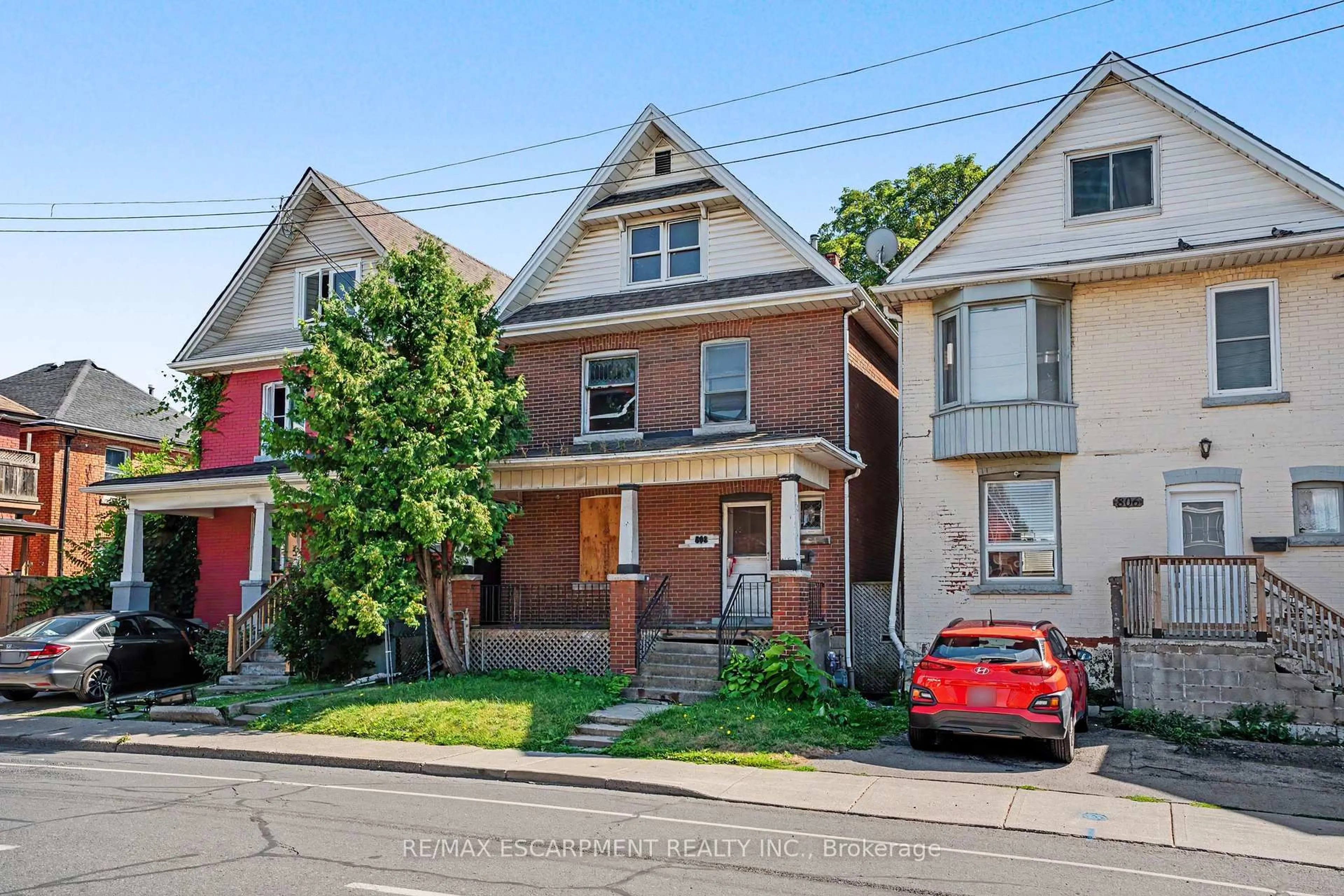Home with brick exterior material, street for 808 Cannon St, Hamilton Ontario L8L 2E8
