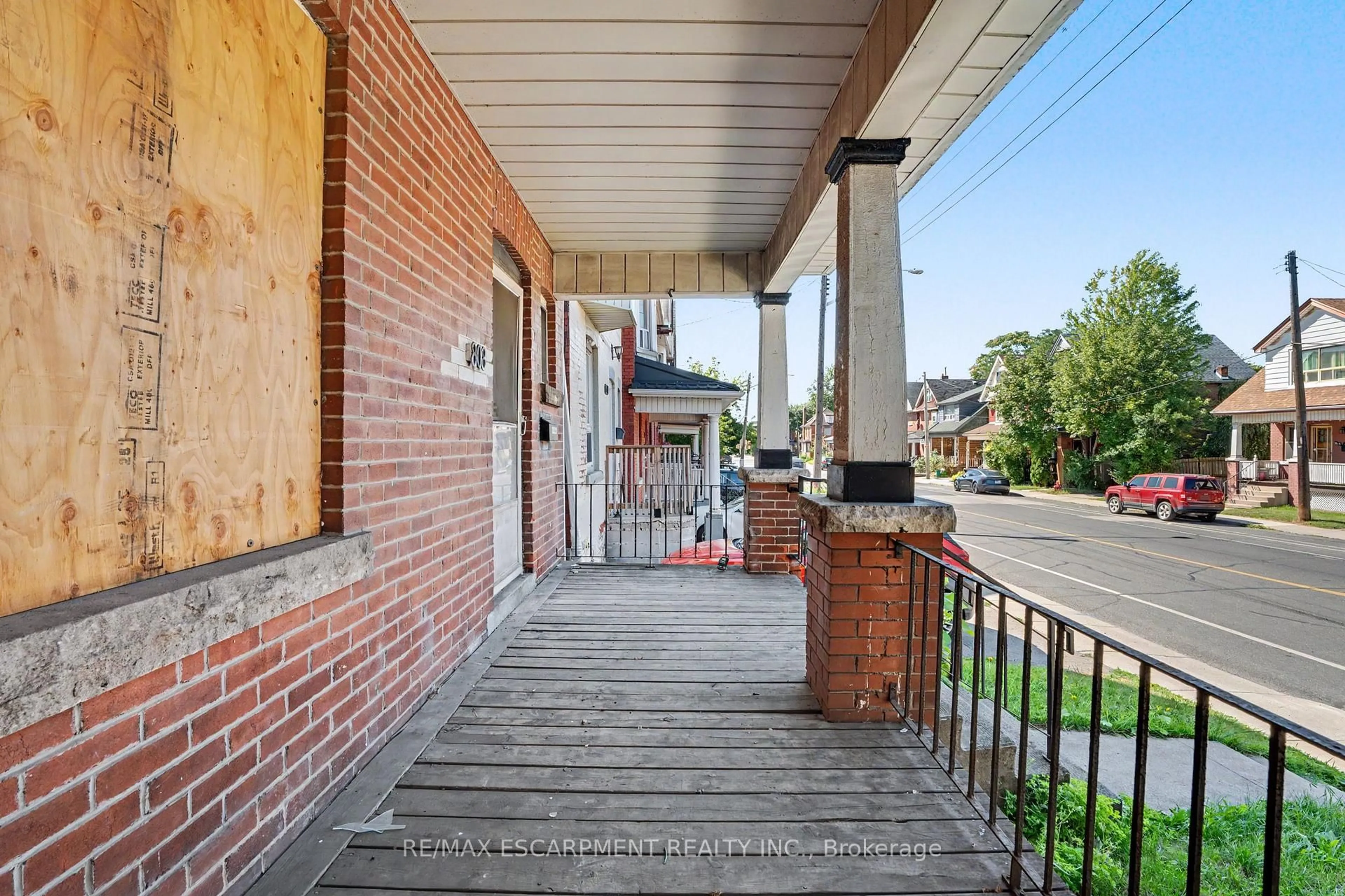 Patio, street for 808 Cannon St, Hamilton Ontario L8L 2E8