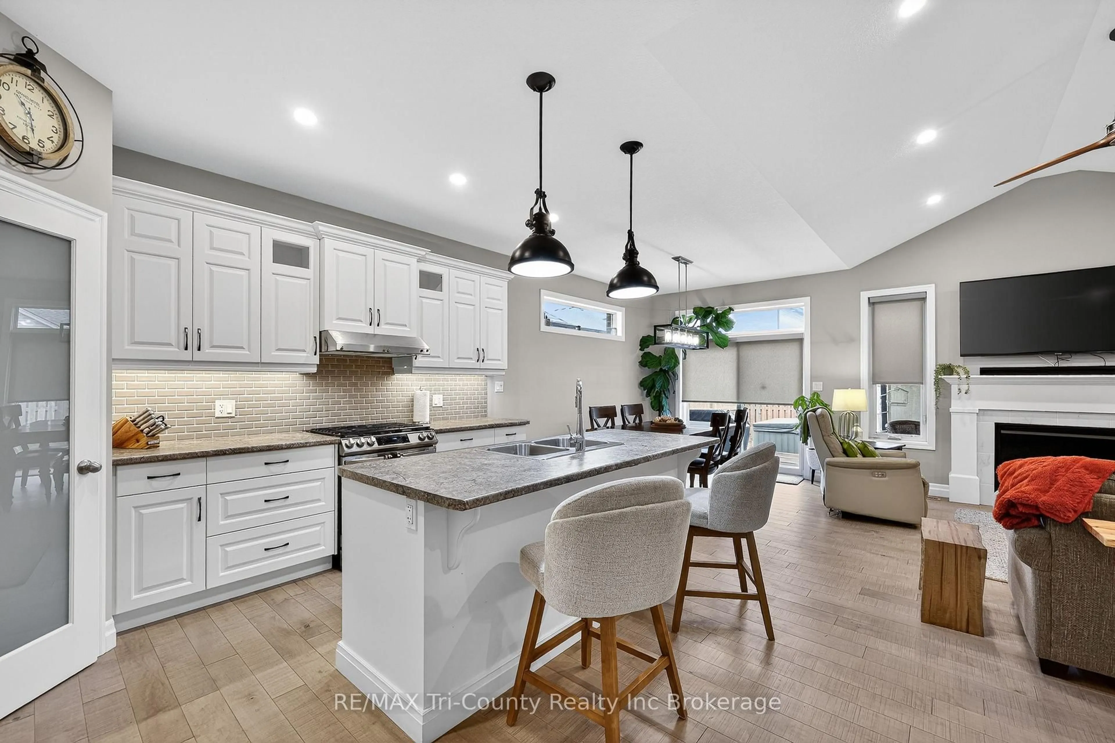 Open concept kitchen, ceramic/tile floor for 150 Denrich Ave, Tillsonburg Ontario N4G 0H3