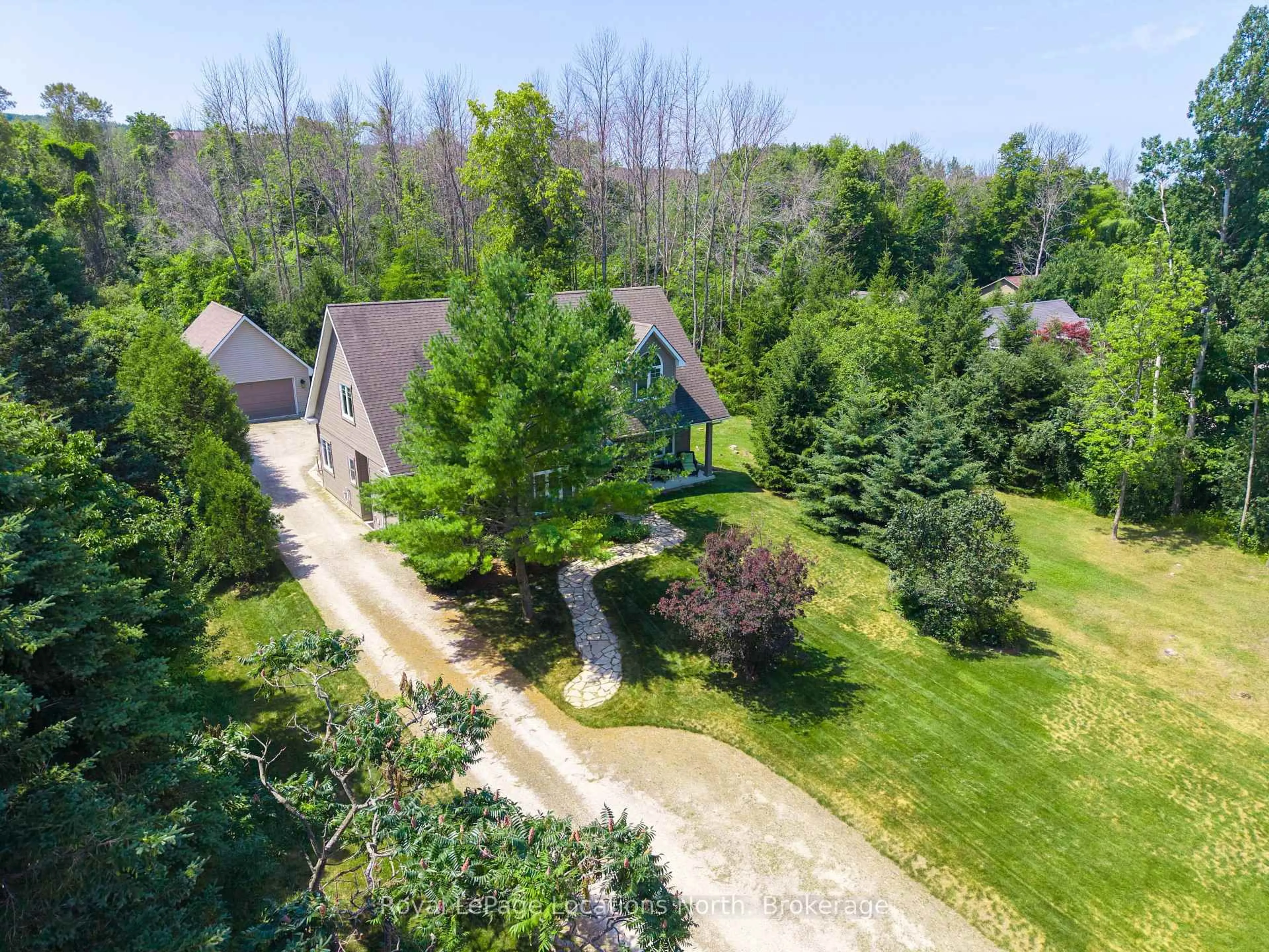 A pic from outside/outdoor area/front of a property/back of a property/a pic from drone, unknown for 166 Sunset Blvd, Blue Mountains Ontario N0H 2P0