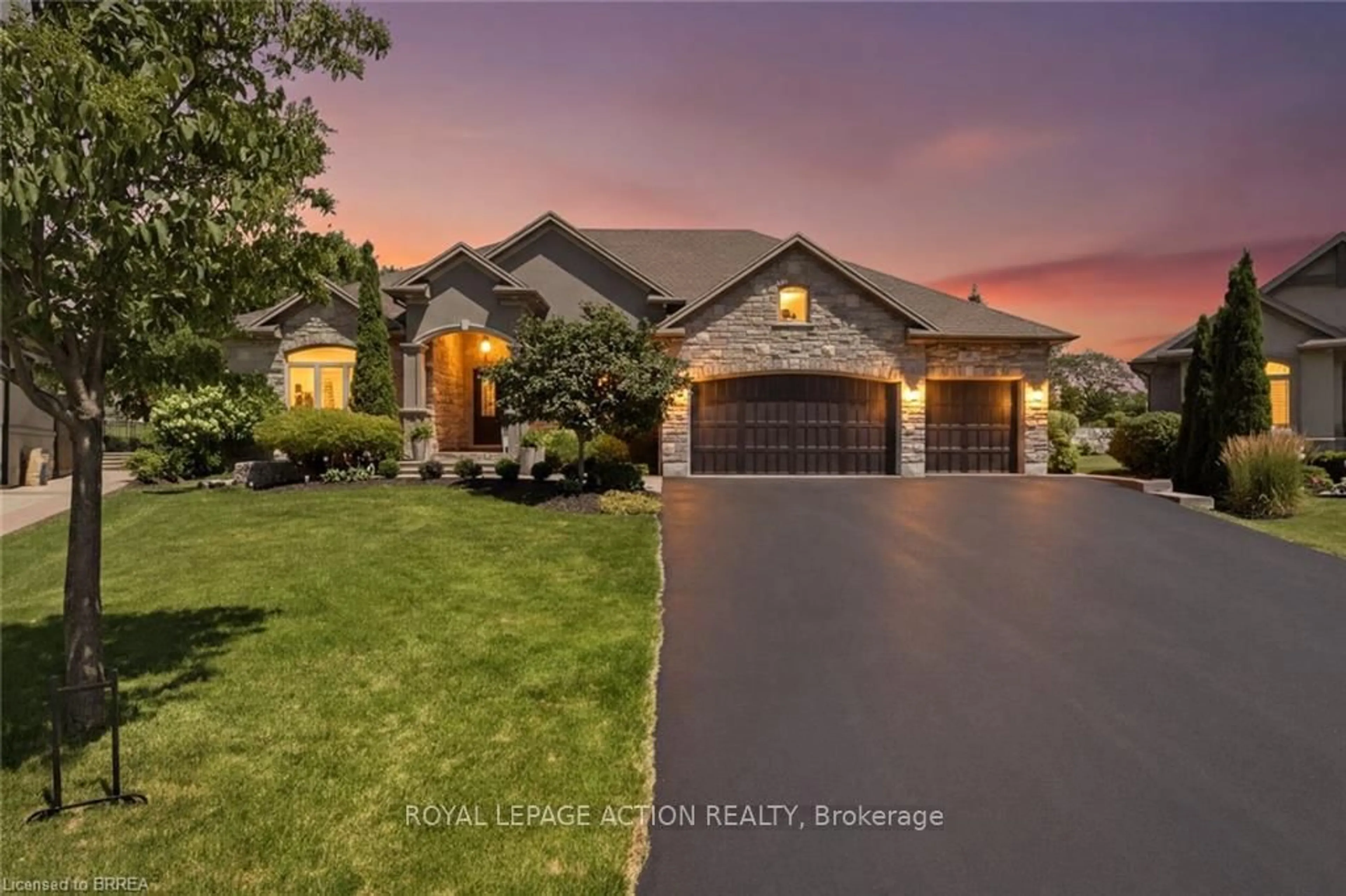 A pic from outside/outdoor area/front of a property/back of a property/a pic from drone, street for 14 Ellington Pl, Brantford Ontario N3T 0H5