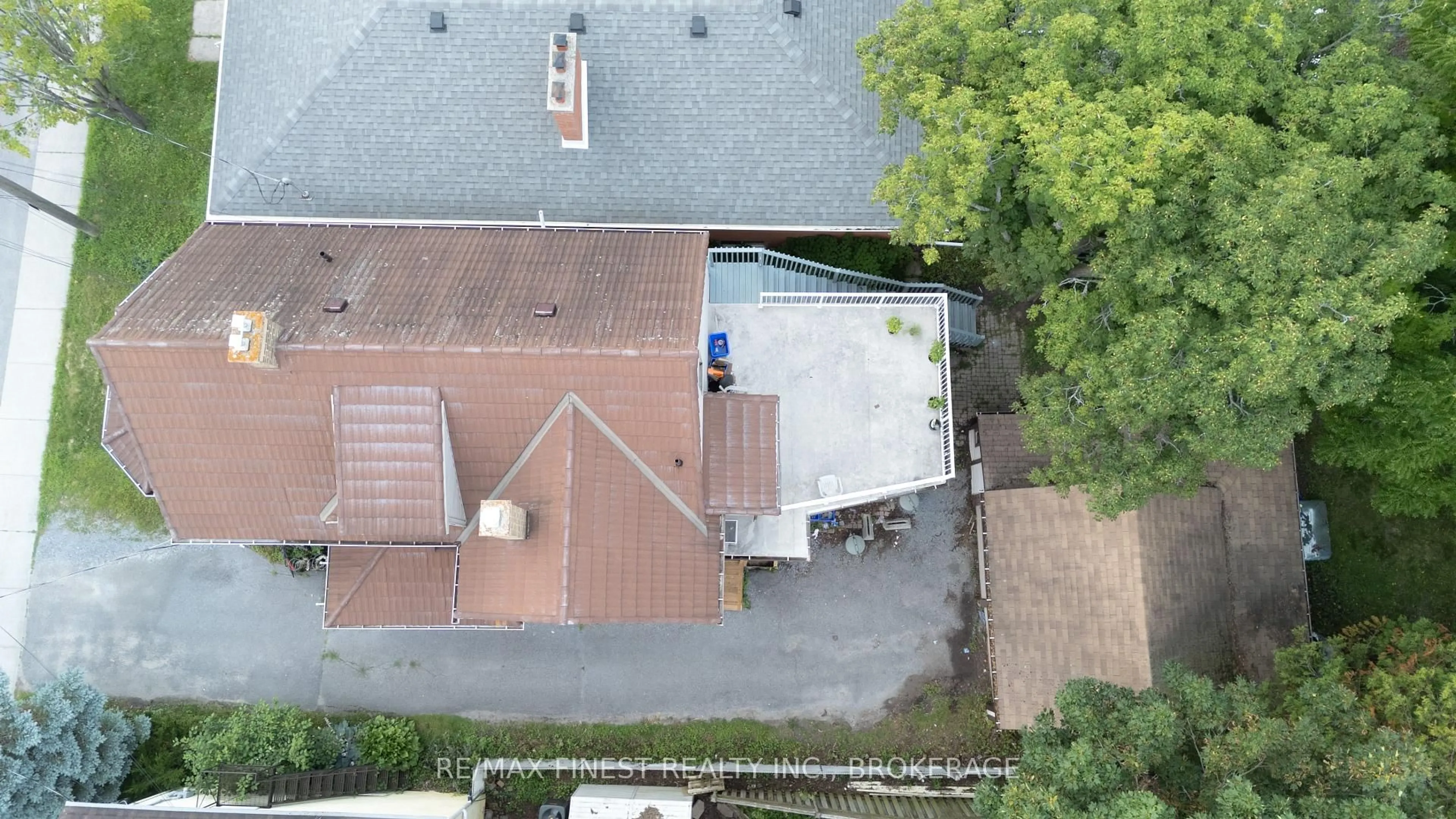 A pic from outside/outdoor area/front of a property/back of a property/a pic from drone, city buildings view from balcony for 63 Pembroke St, Kingston Ontario K7L 4N6