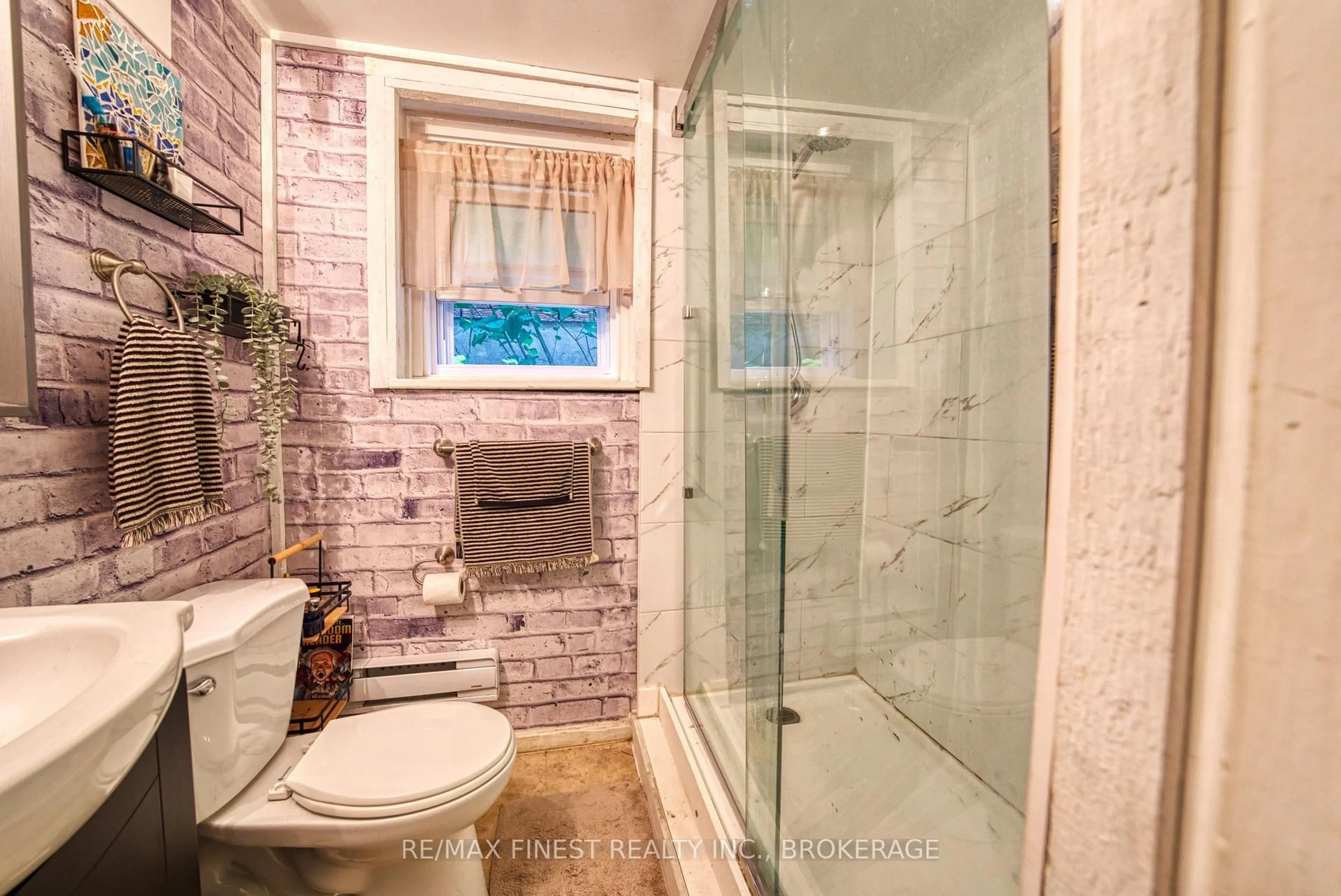 Standard bathroom, ceramic/tile floor for 63 Pembroke St, Kingston Ontario K7L 4N6