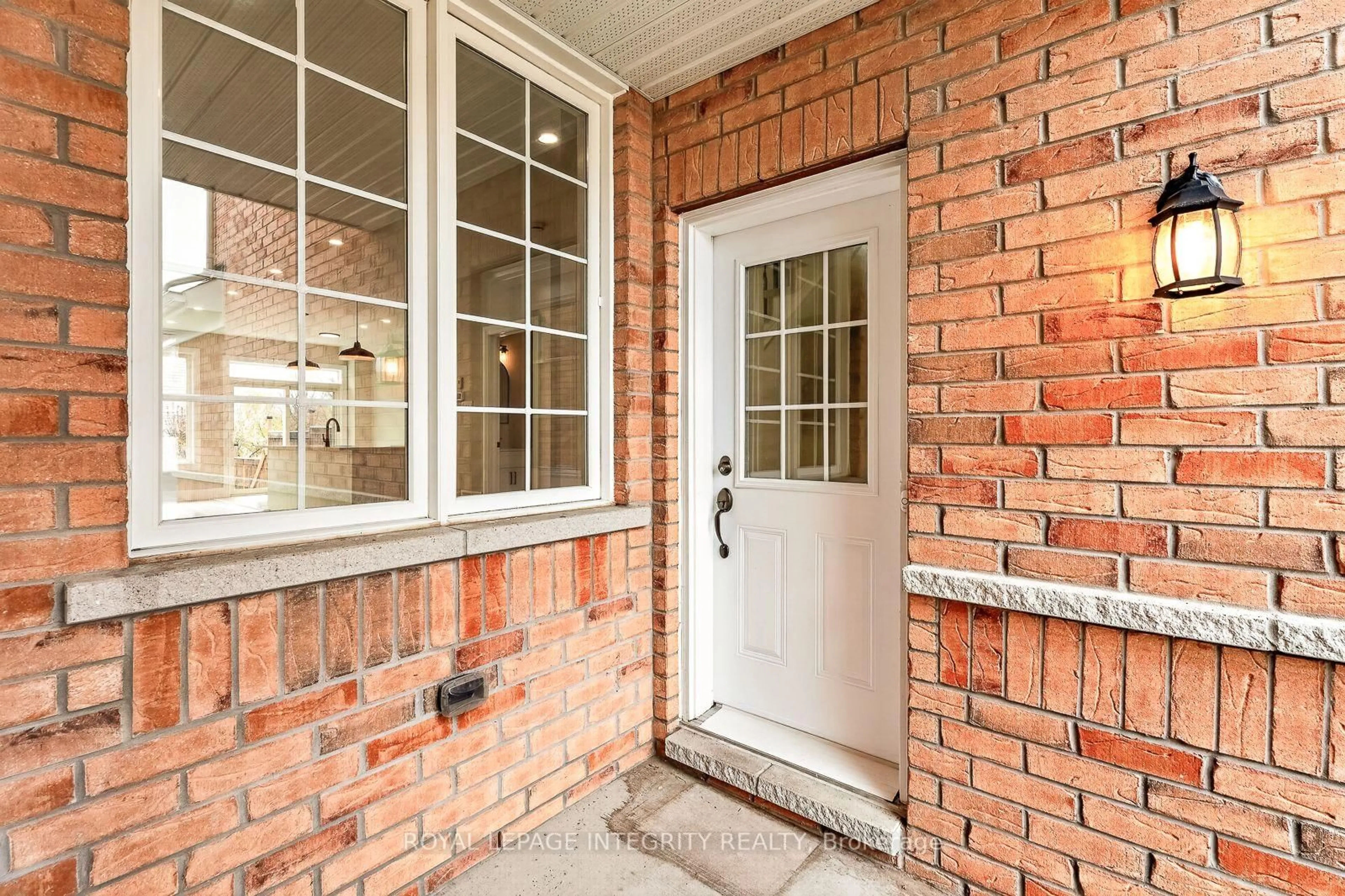 Indoor entryway for 169 Desmond Trudeau Dr, Arnprior Ontario K7S 0H1