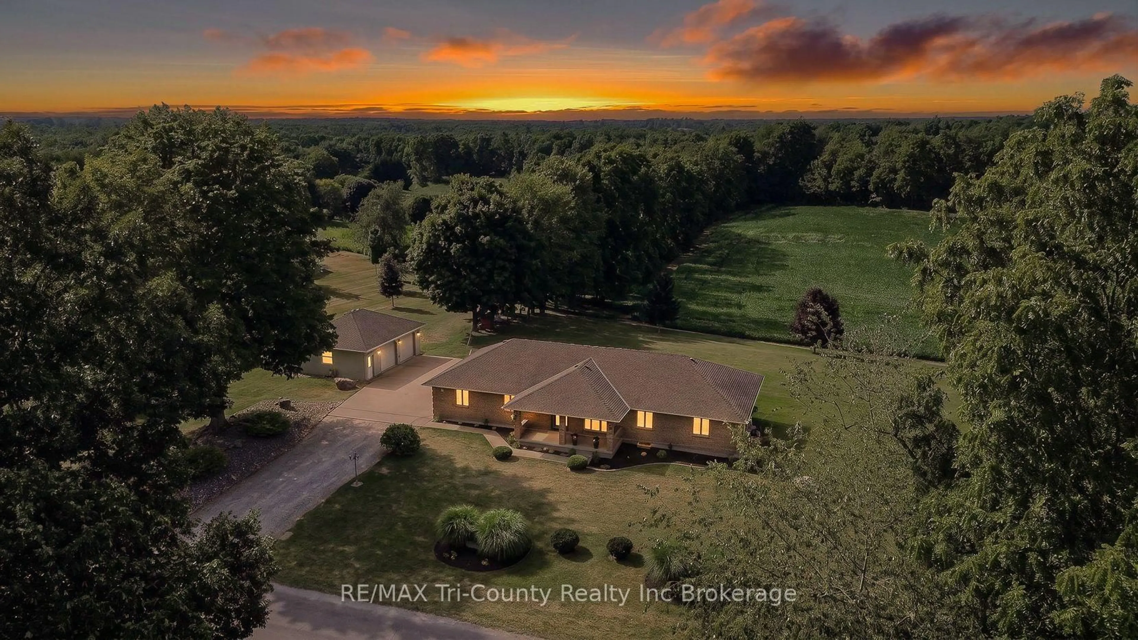 A pic from outside/outdoor area/front of a property/back of a property/a pic from drone, unknown for 1721 Concession 10 Rd, Norfolk Ontario N0E 1G0