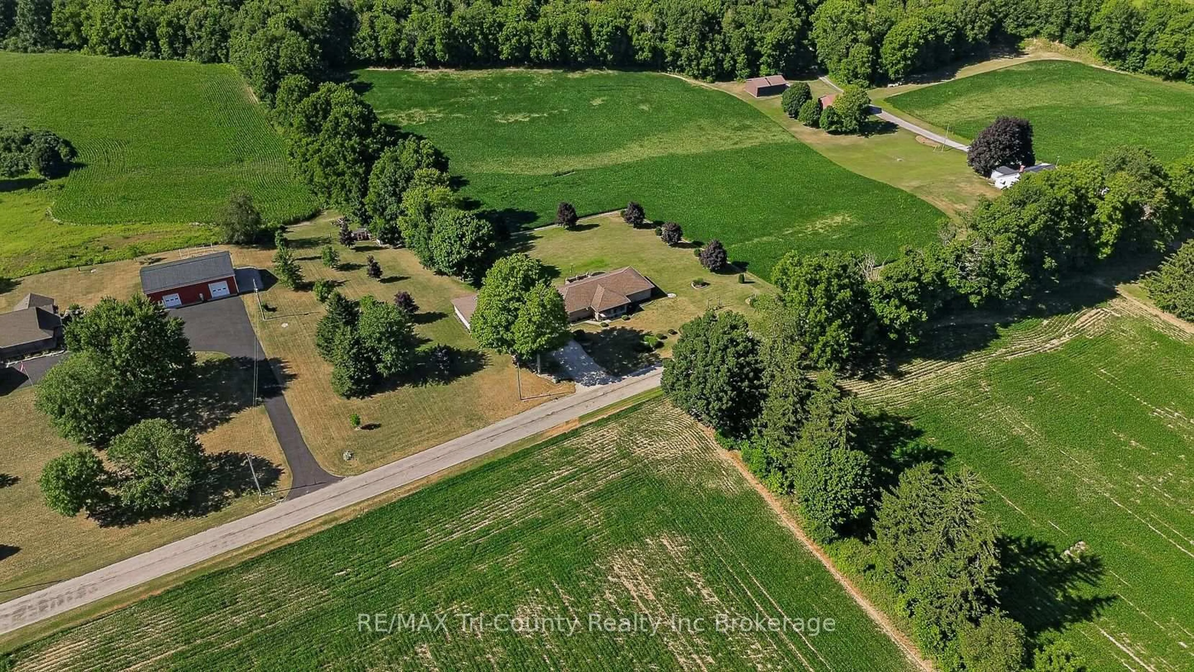 A pic from outside/outdoor area/front of a property/back of a property/a pic from drone, unknown for 1721 Concession 10 Rd, Norfolk Ontario N0E 1G0