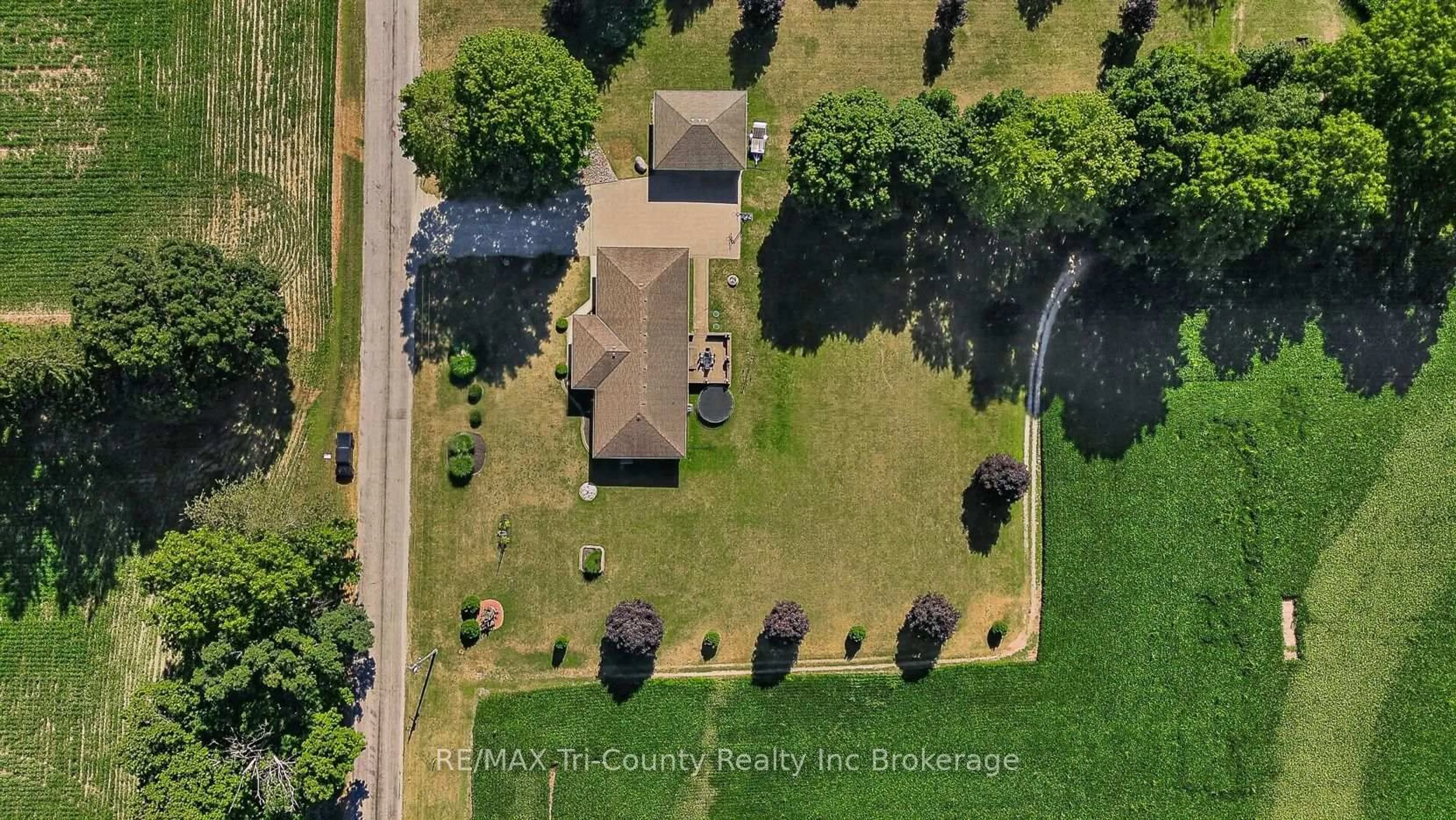 A pic from outside/outdoor area/front of a property/back of a property/a pic from drone, unknown for 1721 Concession 10 Rd, Norfolk Ontario N0E 1G0