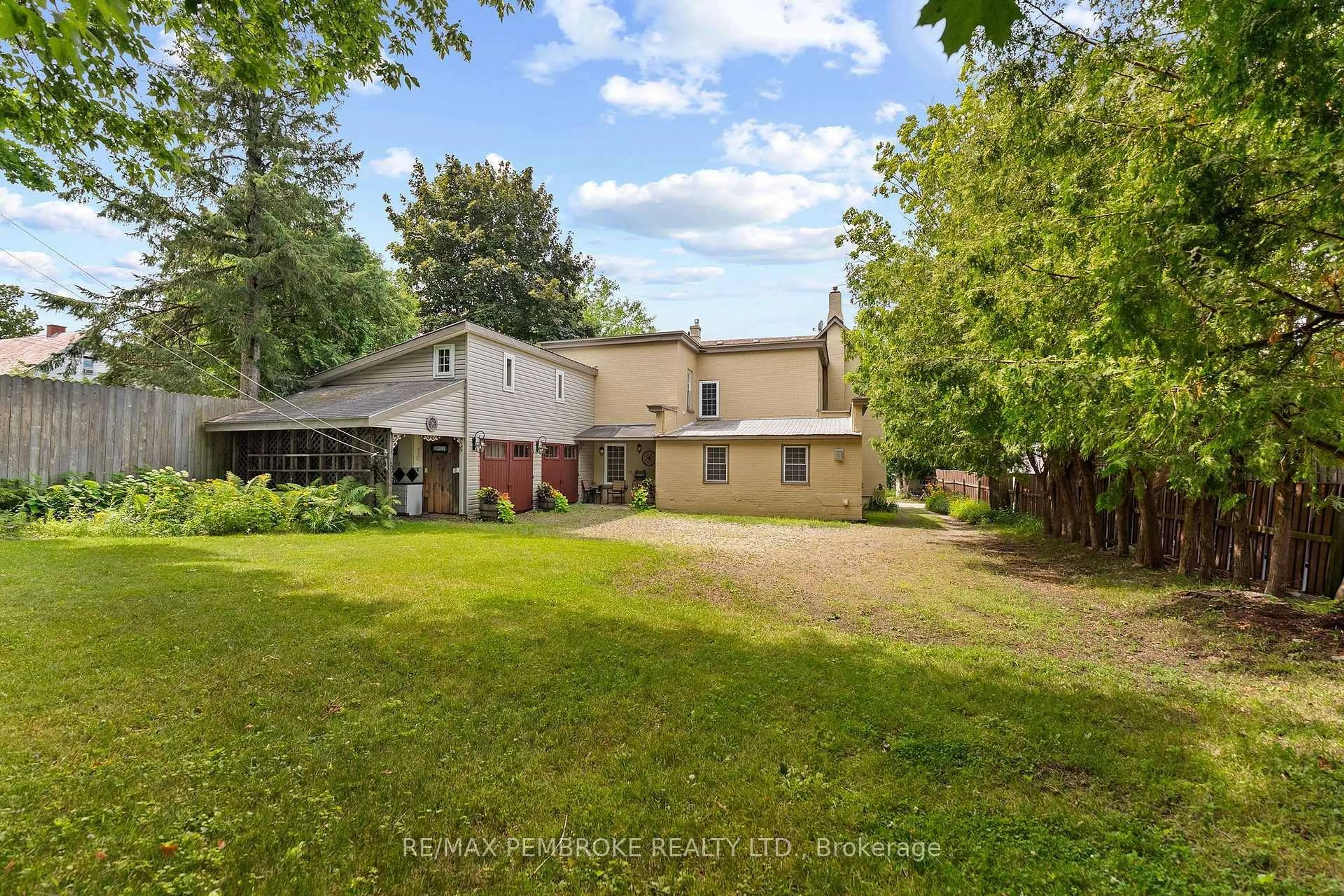 A pic from outside/outdoor area/front of a property/back of a property/a pic from drone, unknown for 233 Catherine St, Pembroke Ontario K8A 1V5