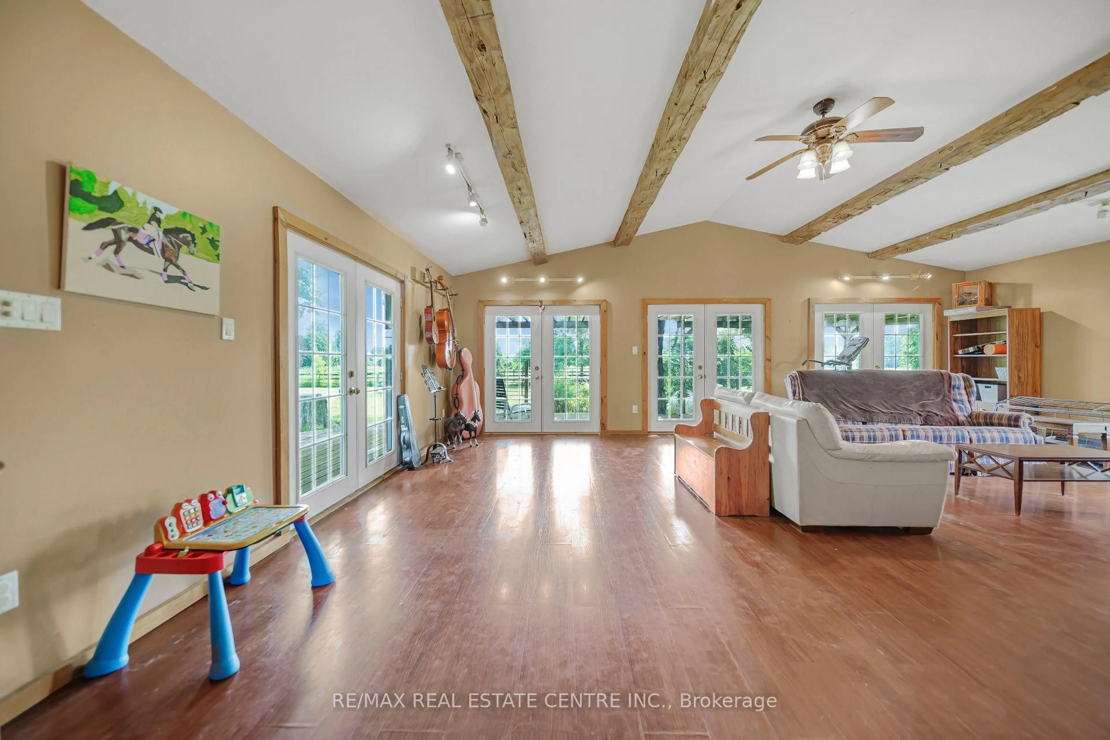 Indoor entryway for 1374 5th Concession Rd, Hamilton Ontario L0R 2H2