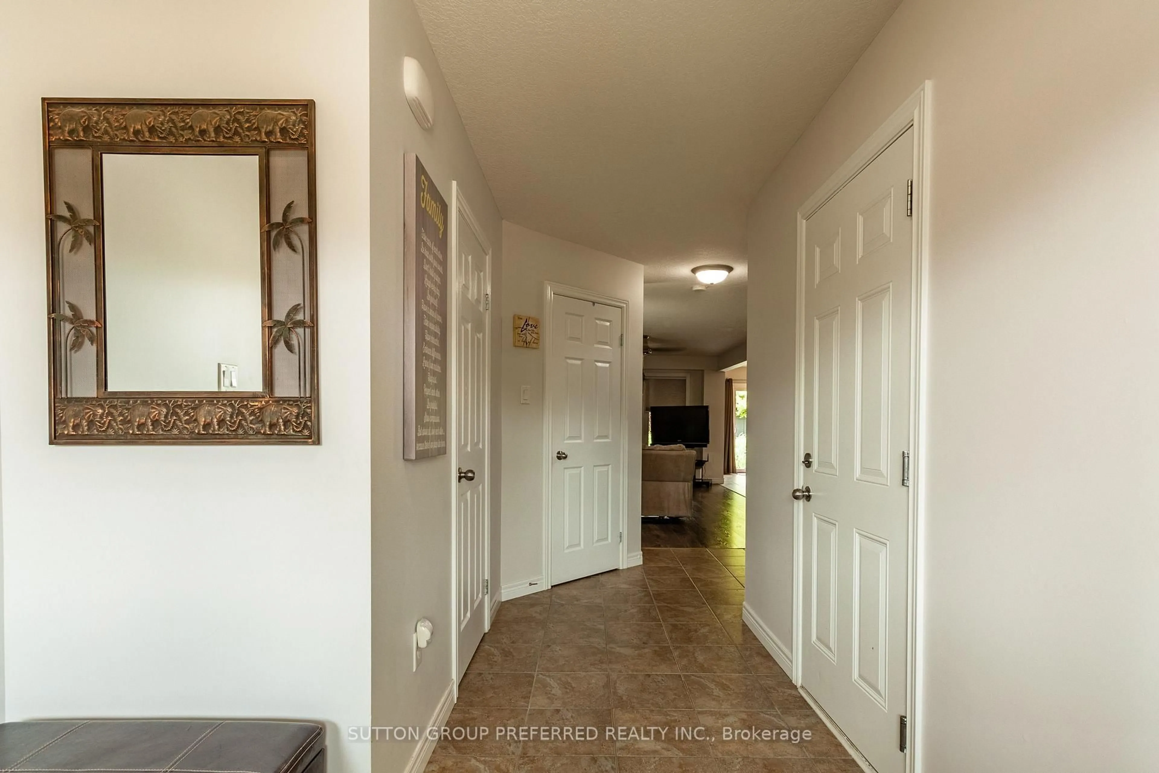 Indoor entryway for 1190 Silverfox Dr, London North Ontario N6G 0C8
