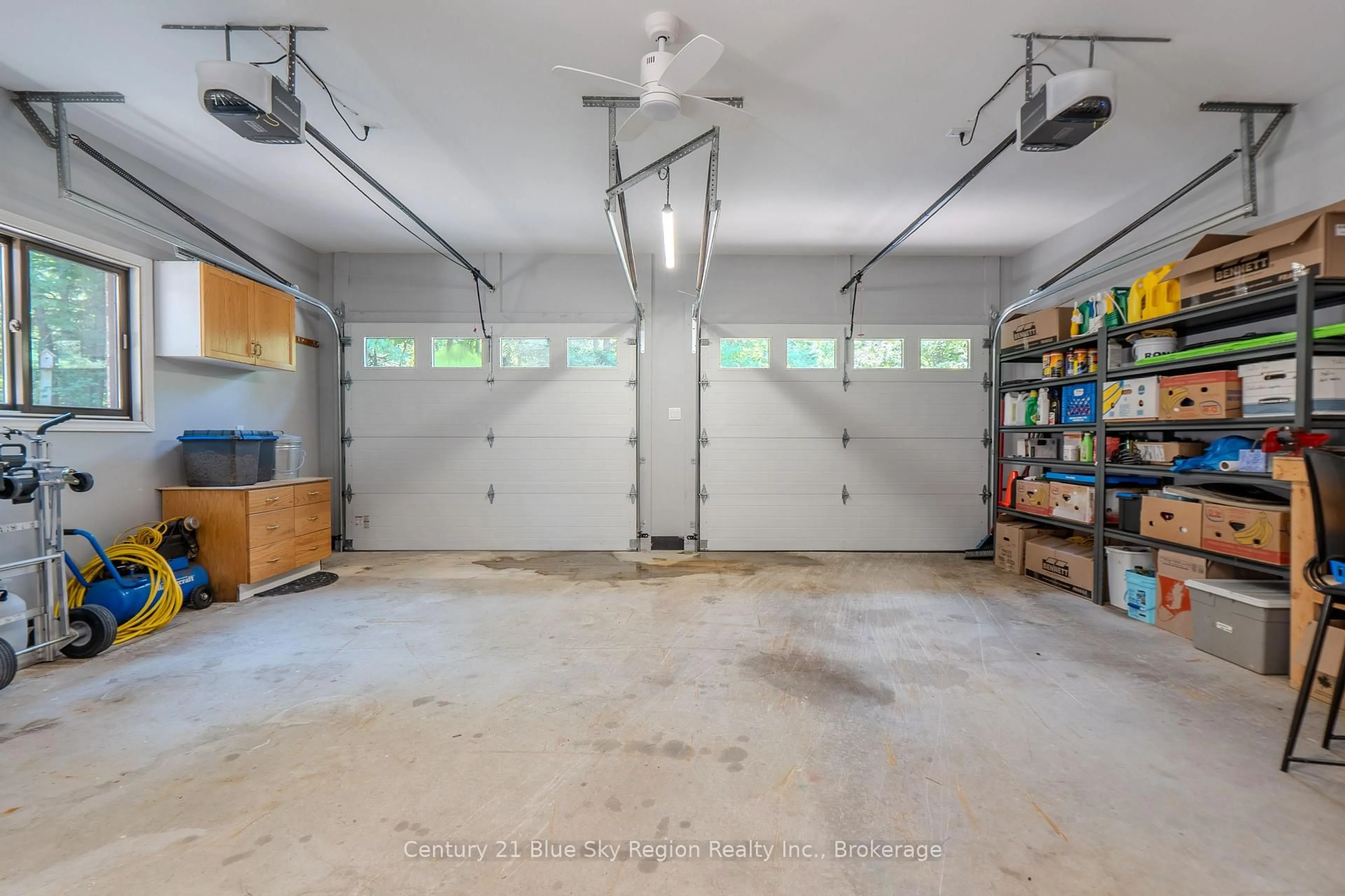 Indoor garage for 731 MacPherson Dr, East Ferris Ontario P0H 1B0