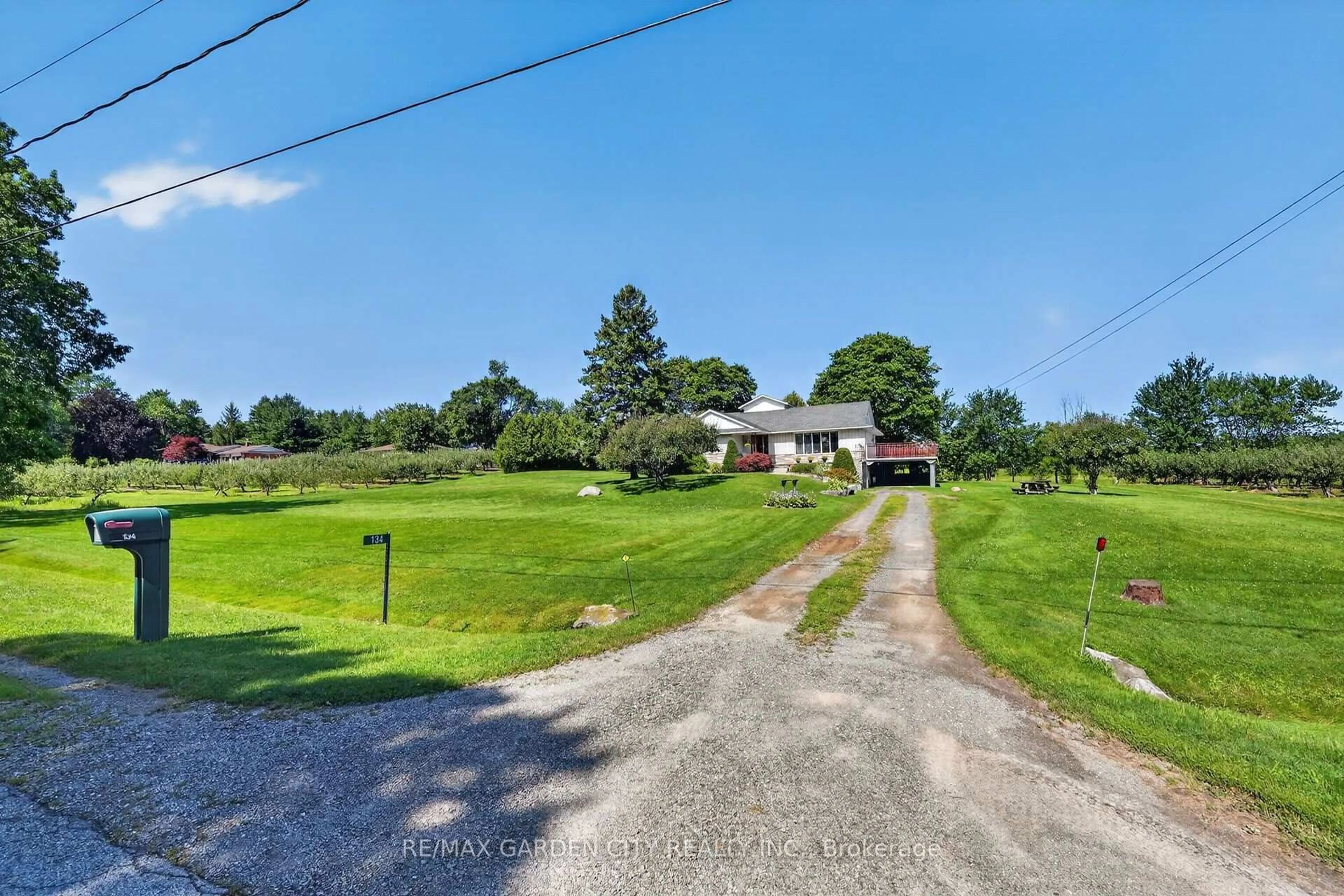 A pic from outside/outdoor area/front of a property/back of a property/a pic from drone, water/lake/river/ocean view for 134 Russ Rd, Grimsby Ontario L3M 4E7