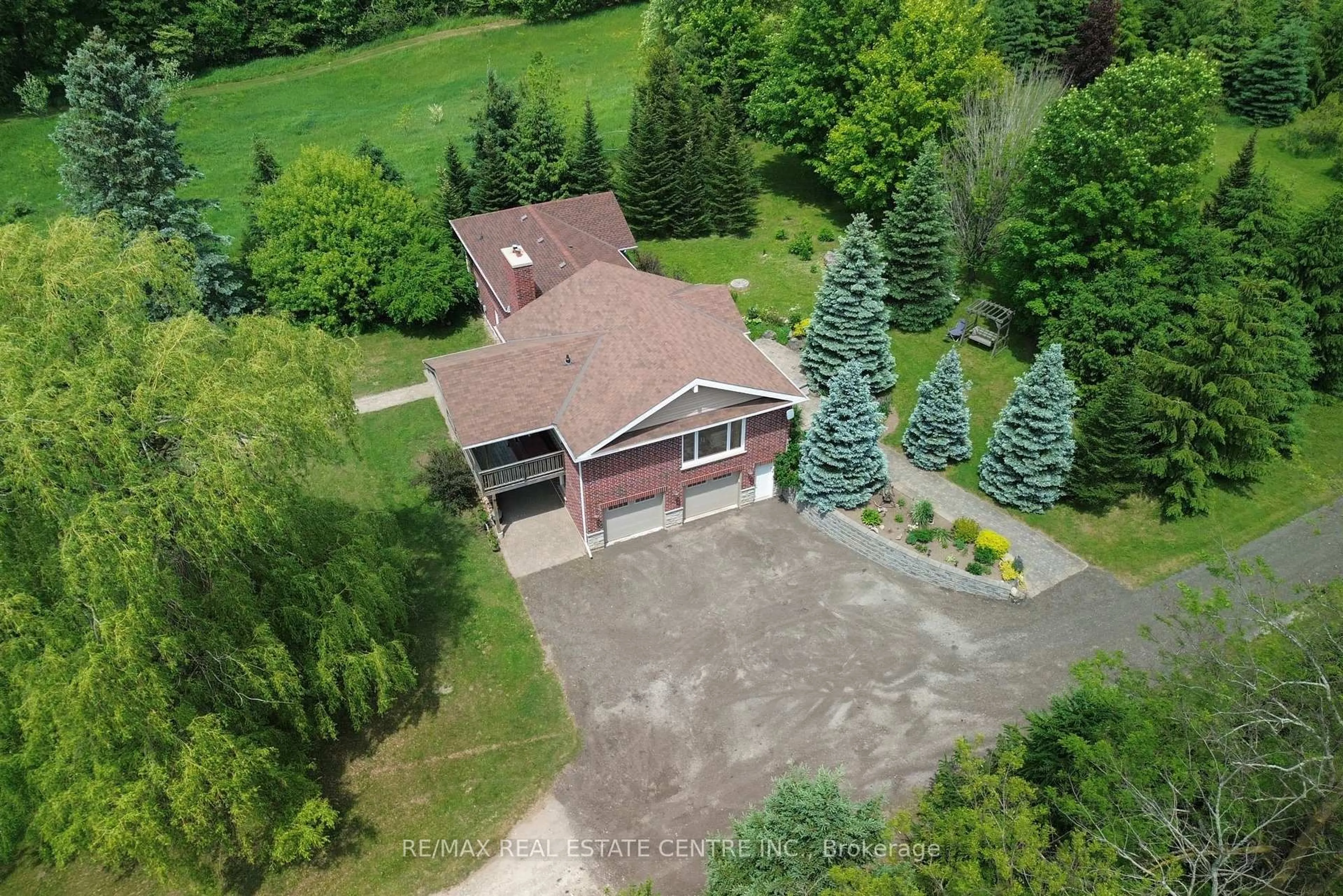 A pic from outside/outdoor area/front of a property/back of a property/a pic from drone, unknown for 793044 3rd Line, Mono Ontario L9W 2Z2