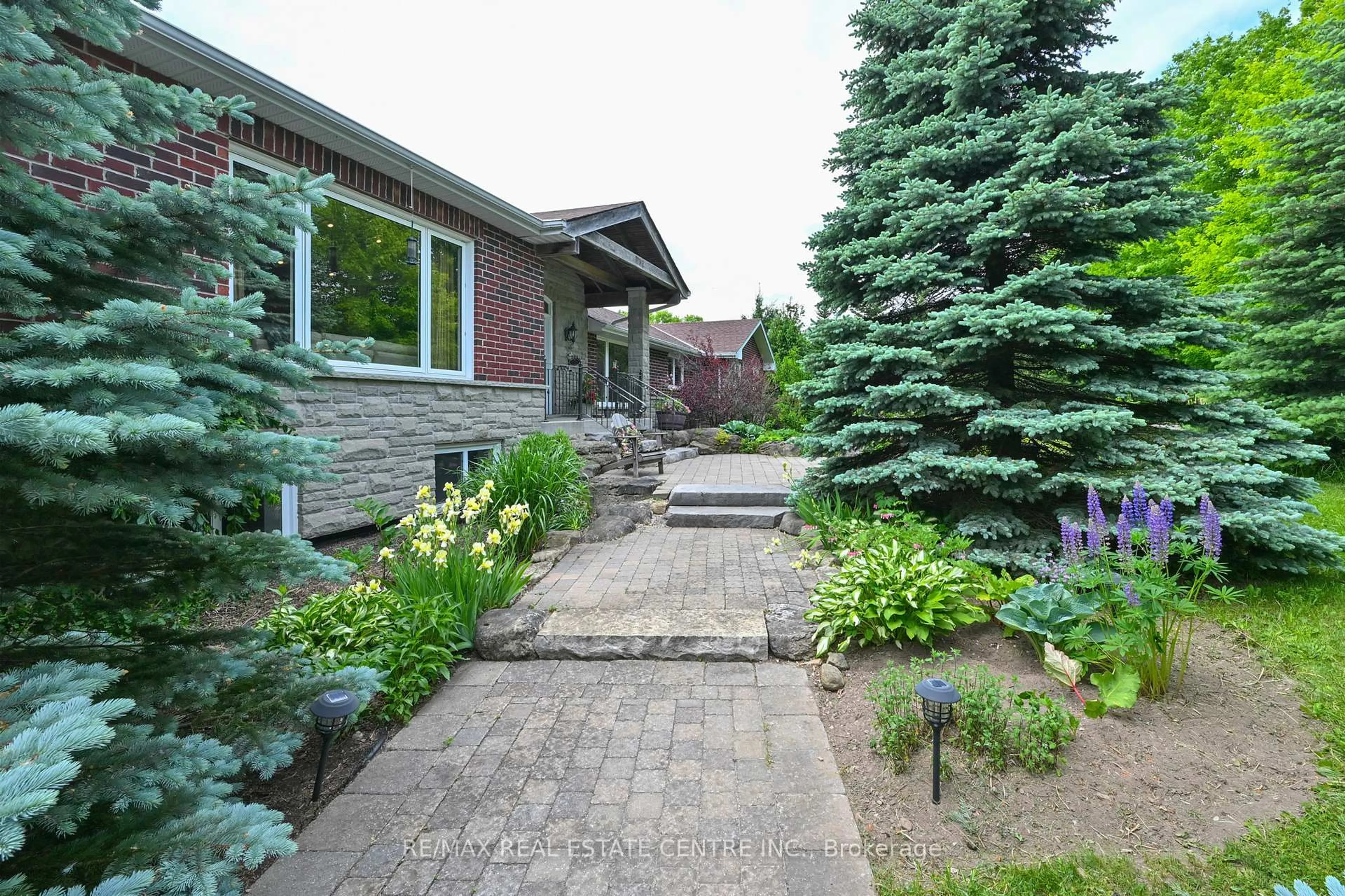 Patio, street for 793044 3rd Line, Mono Ontario L9W 2Z2