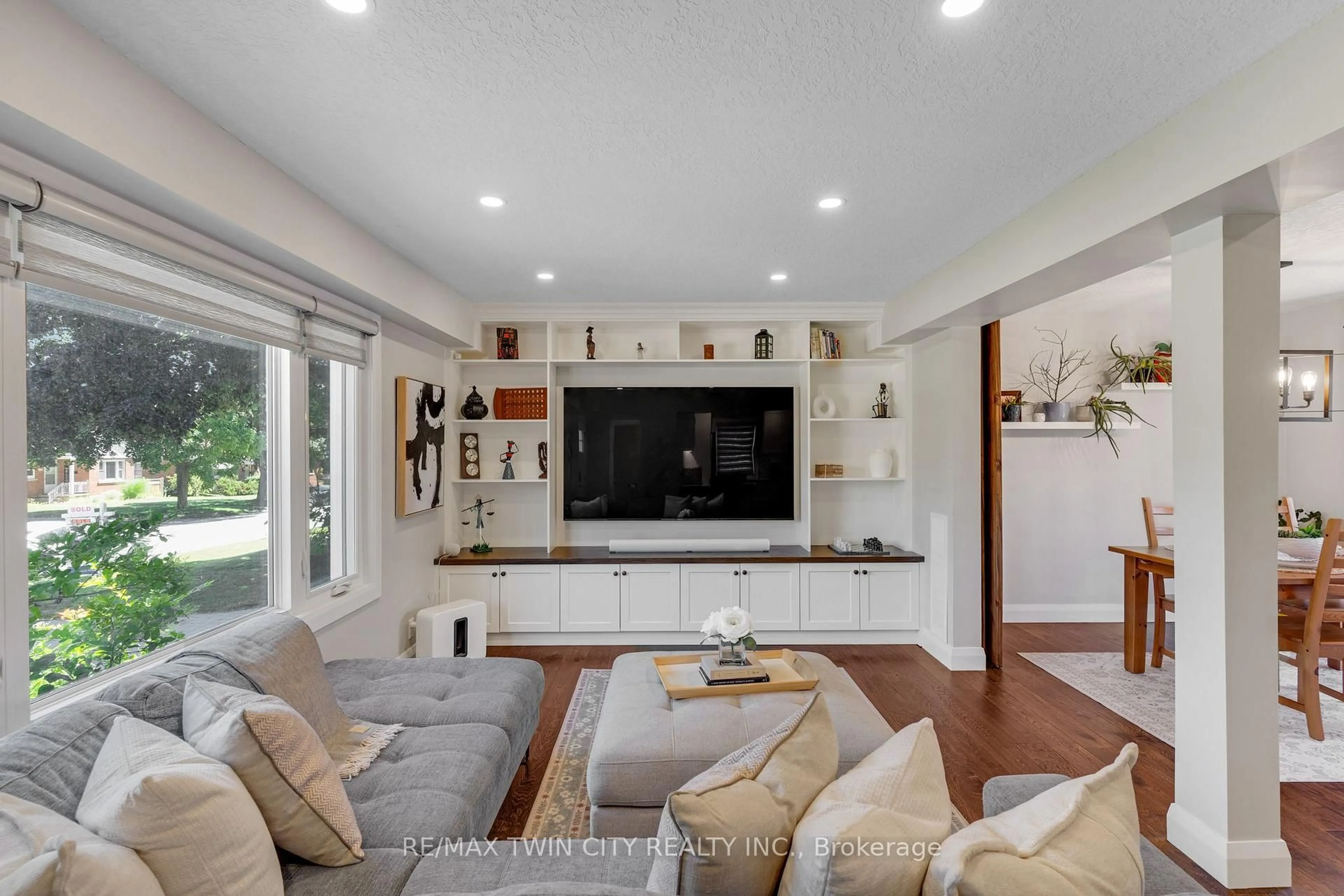 Living room with furniture, unknown for 795 Rockway Dr, Kitchener Ontario N2G 3B6